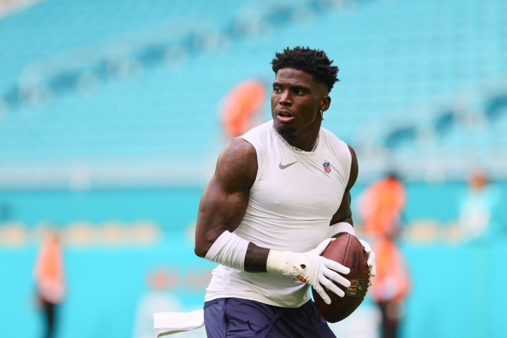 Tyreek Hill Injury Update: Dolphins WR Dealing With Hand Issue As ...