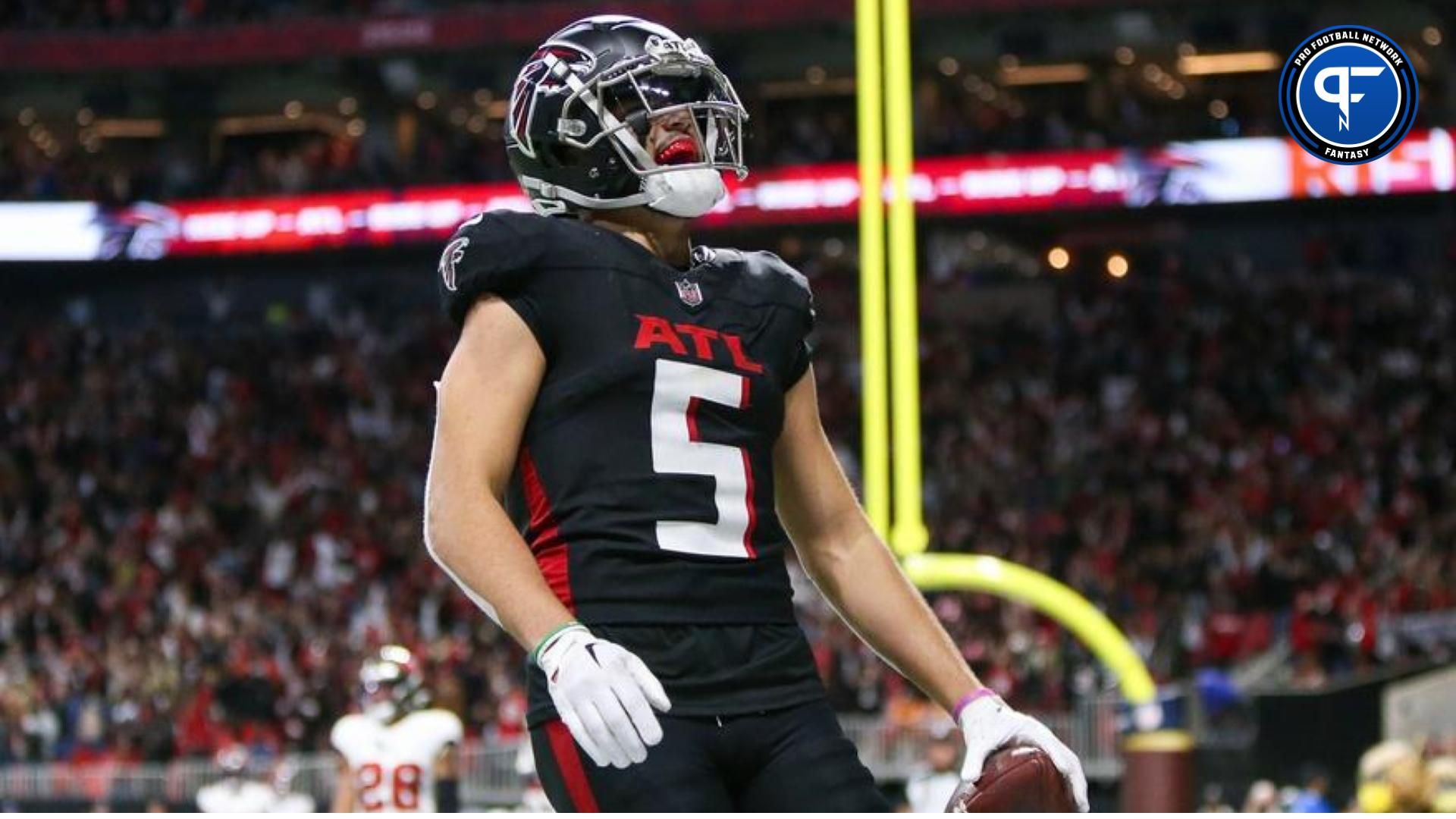 Atlanta Falcons wide receiver Drake London (5) reacts after a two-point conversion against the Tampa Bay Buccaneers in the second half at Mercedes-Benz Stadium. London is a top target in our round-by-round strategy for fantasy football drafts. Mandatory Credit: Brett Davis-USA