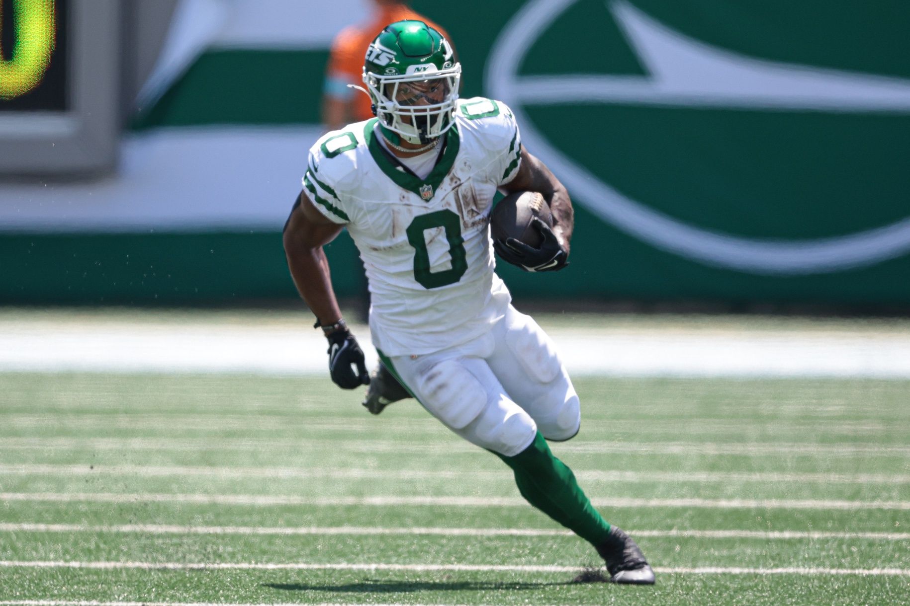 New York Jets running back Braelon Allen (0) carries the ball during the first half against the Washington Commanders at MetLife Stadium. Mandatory Credit: Vincent Carchietta-USA TODAY Sports