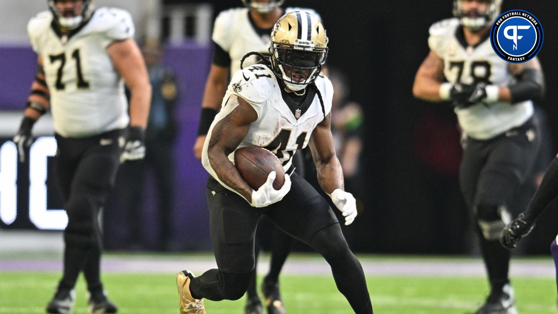 New Orleans Saints running back Alvin Kamara (41) in action against the Minnesota Vikings at U.S. Bank Stadium. Mandatory Credit: Jeffrey Becker-USA TODAY Sports