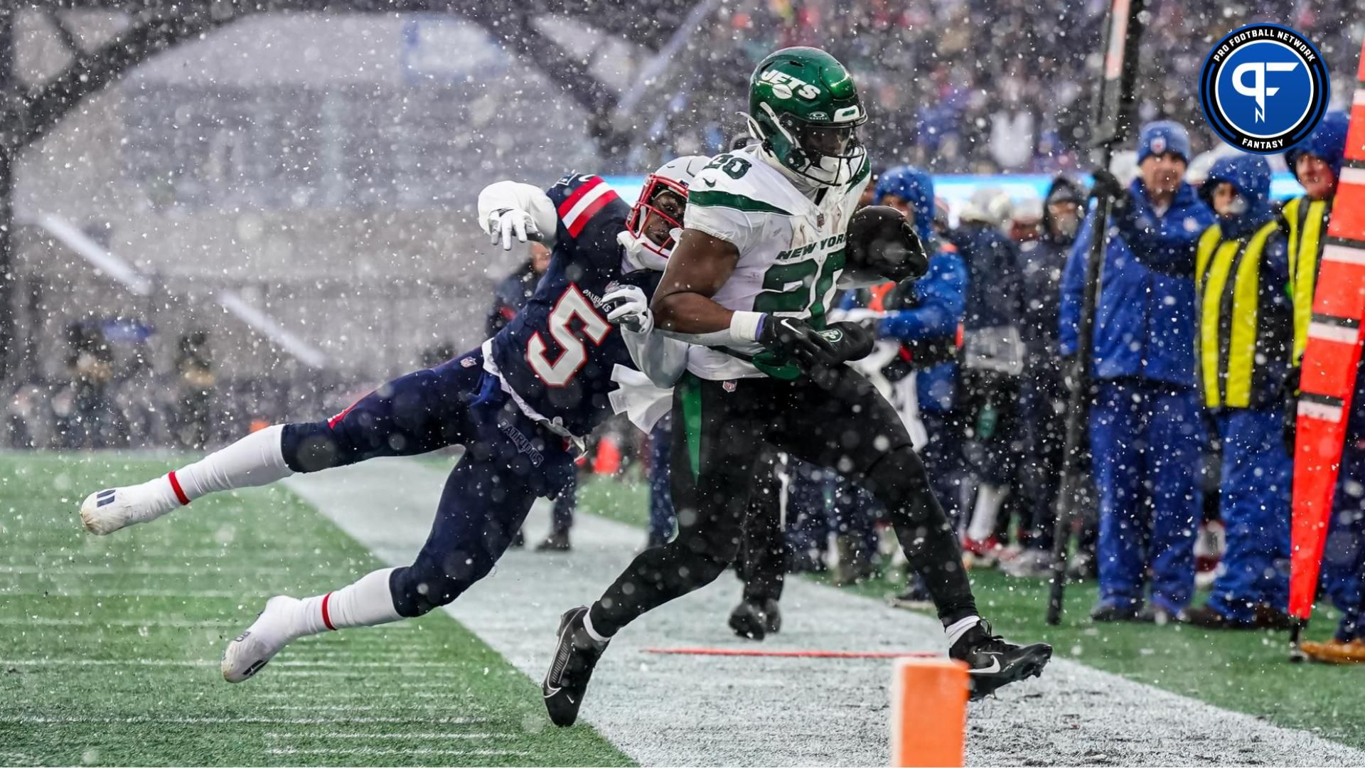 New York Jets running back Breece Hall (20) runs the ball against New England Patriots safety Jabrill Peppers (5) in the first half at Gillette Stadium. Where does Breece Hall's fantasy outlook compare to Ja'Marr Chase?