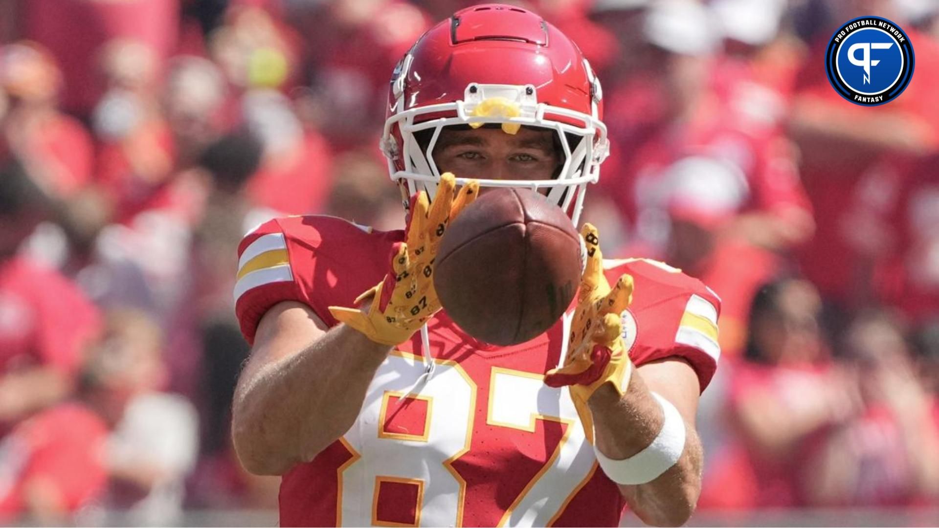 Kansas City Chiefs tight end Travis Kelce (87) warms up on field against the Detroit Lions prior to the game at GEHA Field at Arrowhead Stadium. Where does he land in our fantasy rankings?