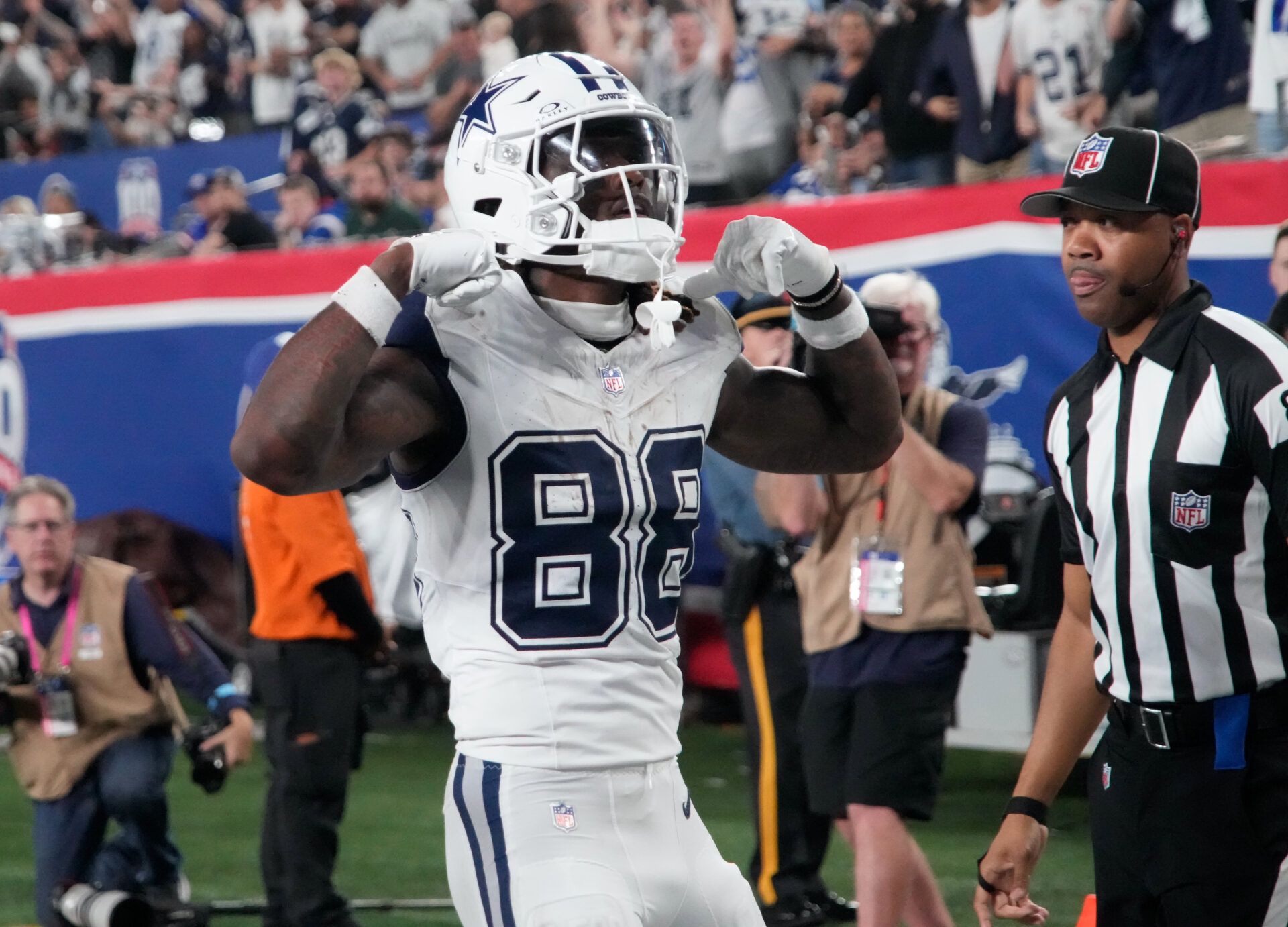 Sep 26, 2024; East Rutherford, New Jersey, USA; Dallas Cowboys wide receiver CeeDee Lamb (88) celebrates after a a touchdown against the Giants in the first half at MetLife Stadium. Mandatory Credit: Robert Deutsch-Imagn Images