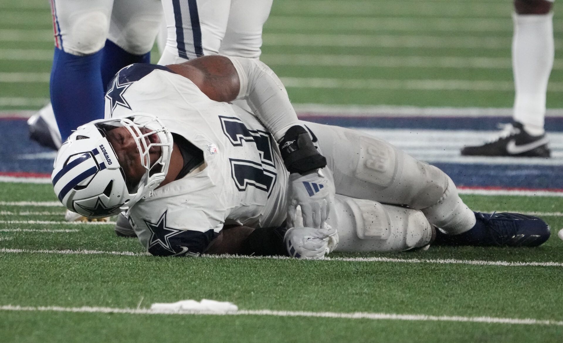 How Long Is Micah Parsons Out? Cowboys Star EDGE Sidelined After Suffering Injury