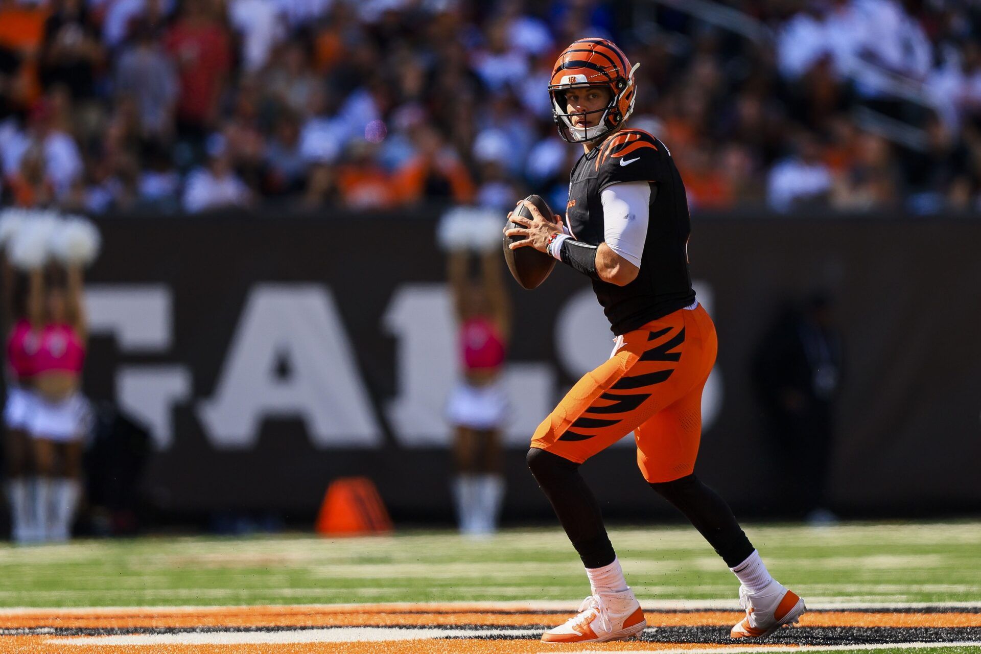 Cincinnati Bengals quarterback Joe Burrow (9) holds the ball against the Baltimore Ravens in the second half at Paycor Stadium. Where does he rank in PFN's Week 5 QB Rankings?