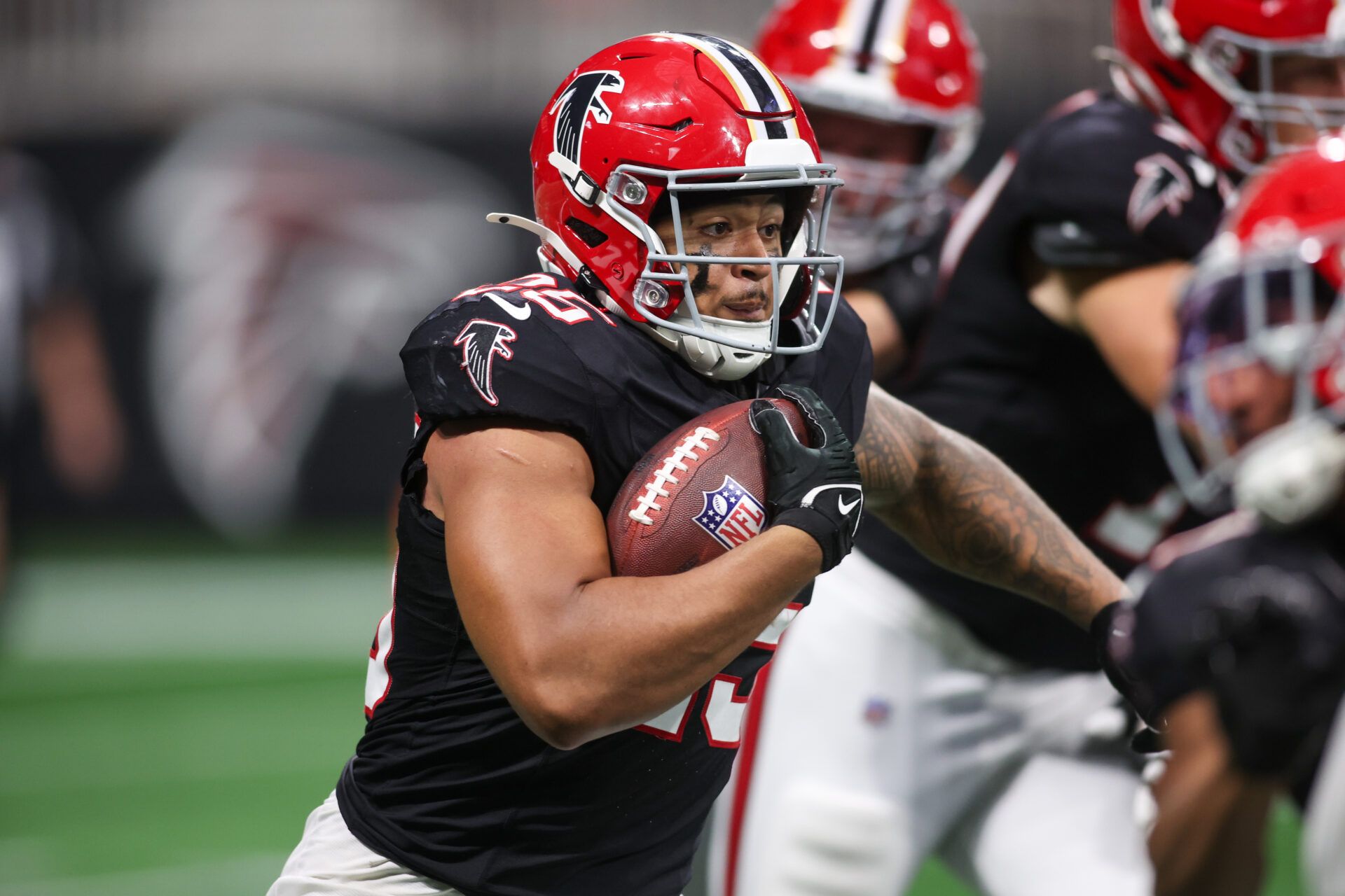 Sep 29, 2024; Atlanta, Georgia, USA; Atlanta Falcons running back Tyler Allgeier (25) runs the ball against the New Orleans Saints in the third quarter at Mercedes-Benz Stadium. Mandatory Credit: Brett Davis-Imagn Images