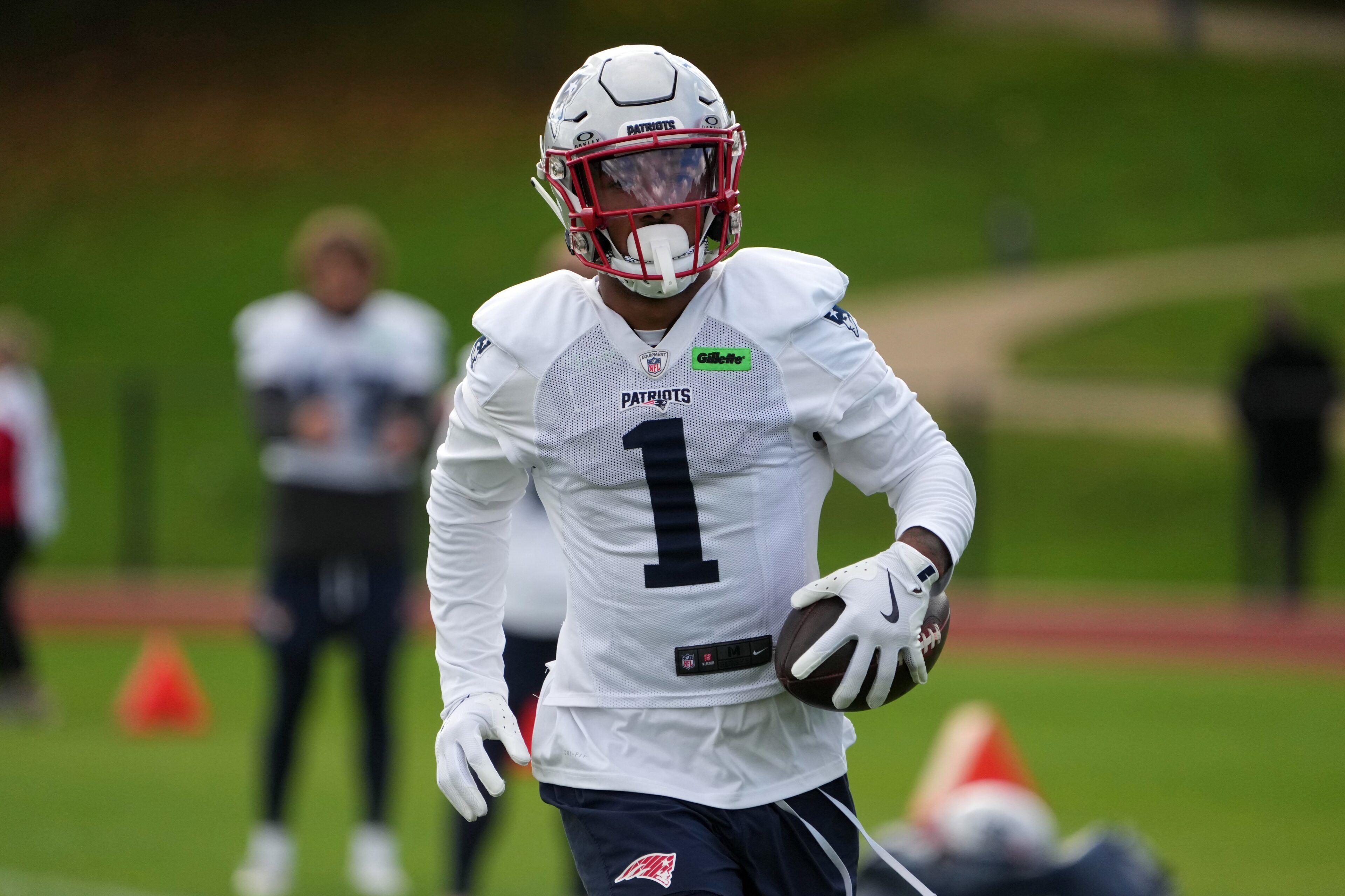 'Bench His A*s' Ja'Lynn Polk Clowned by NFL Fans as Patriots WR Drops