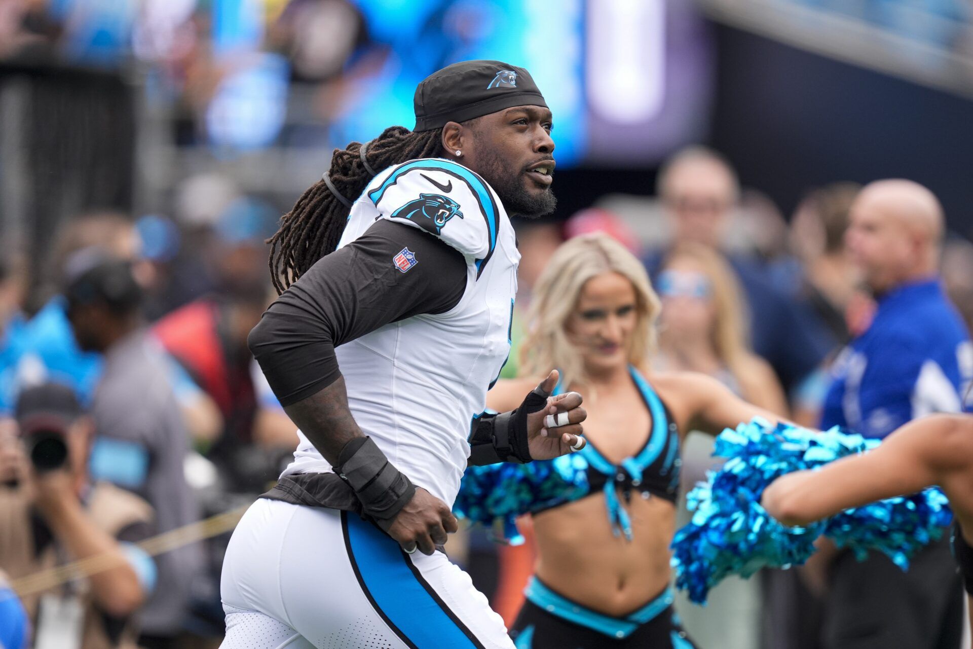 Carolina Panthers linebacker Jadeveon Clowney (7) during 1st quarter against the Cincinnati Bengals at Bank of America Stadium.