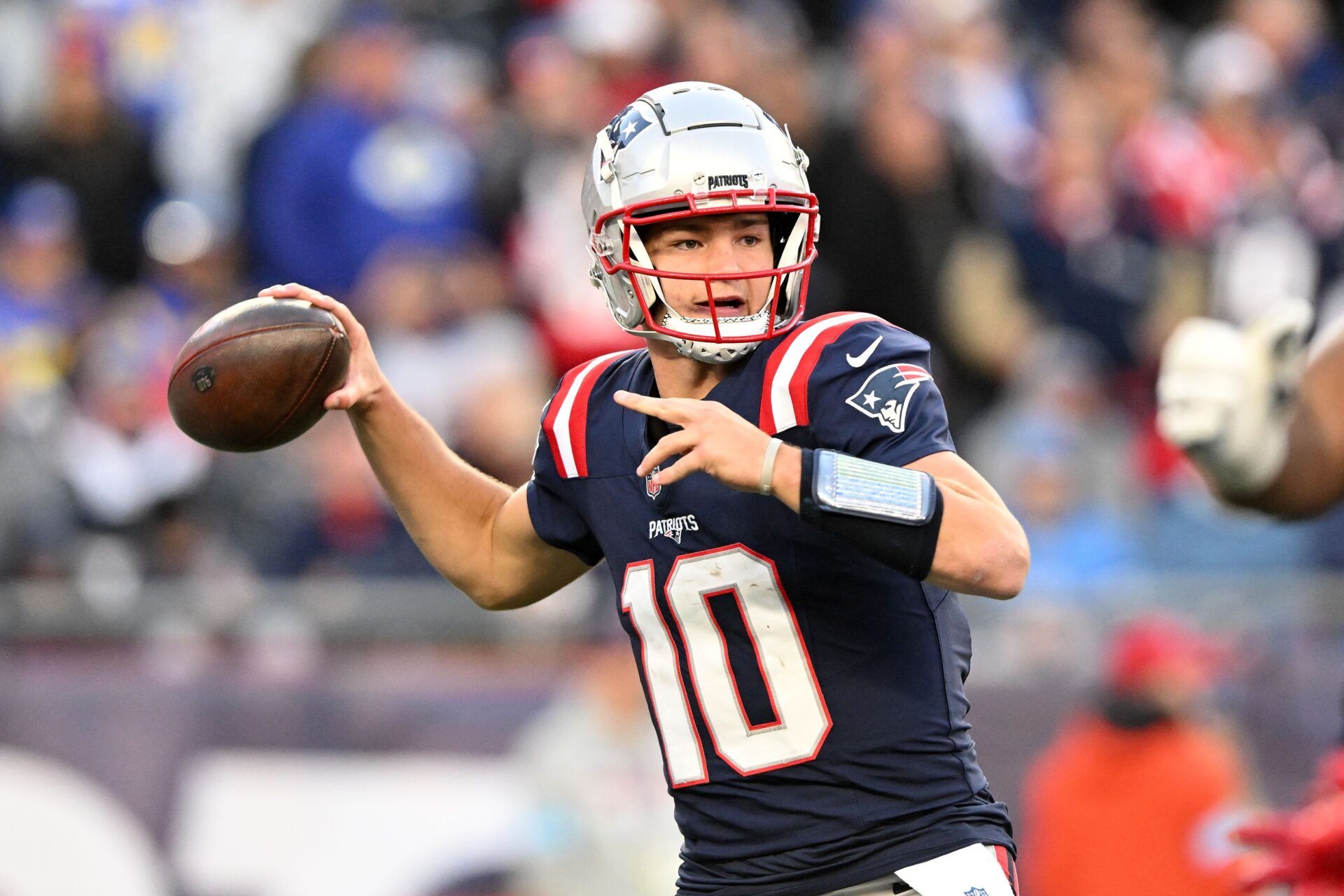 New England Patriots quarterback Drake Maye (10) throws the ball against the Los Angeles Rams during the second half at Gillette Stadium.