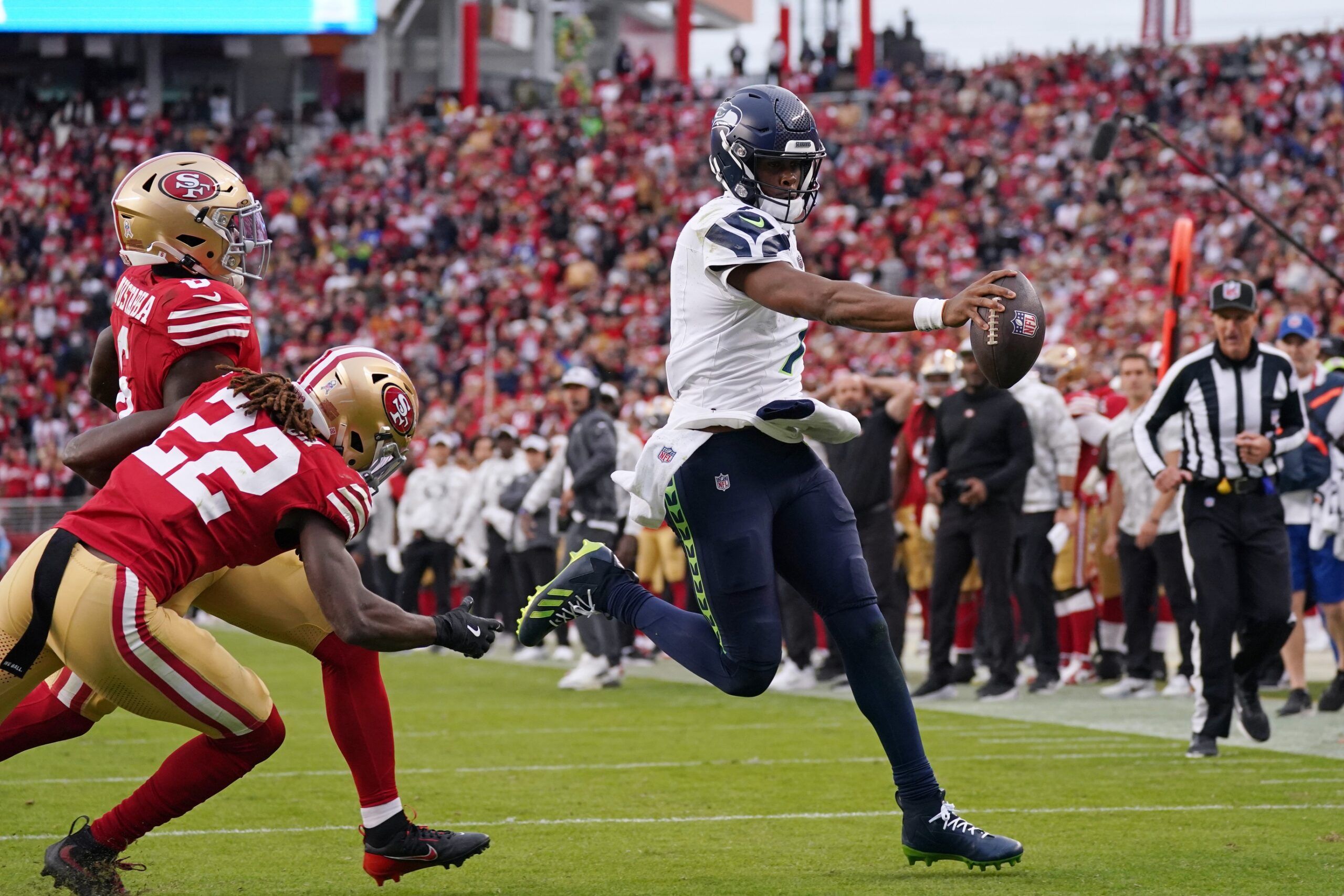 ‘The NFC West Is Crazy’ NFL Fans Shocked by Seattle’s LastMinute