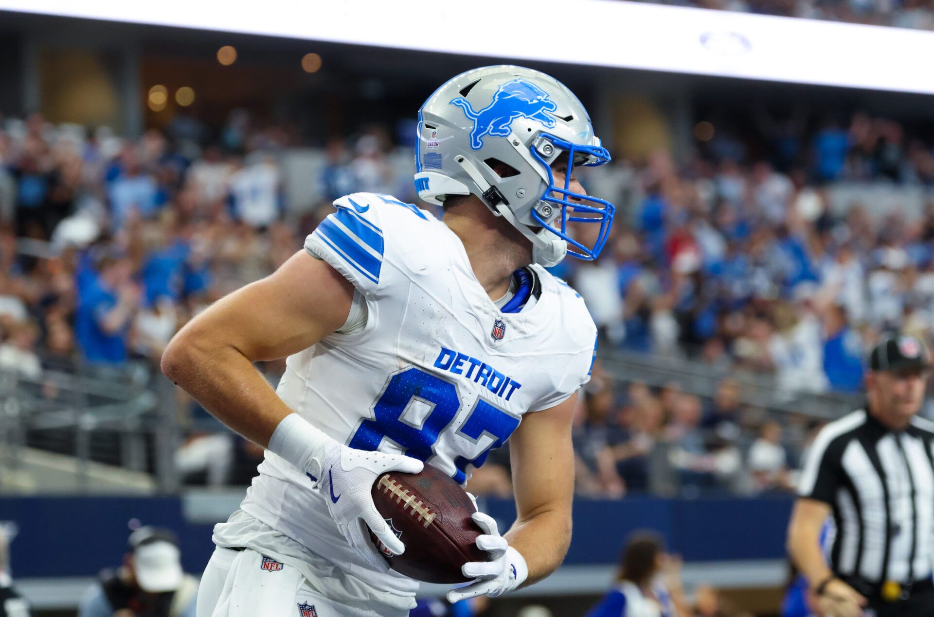 Oct 13, 2024; Arlington, Texas, USA; Detroit Lions tight end Sam LaPorta (87) celebrates after scoring a touchdown during the second quarter against the Dallas Cowboys at AT&T Stadium. Mandatory Credit: Kevin Jairaj-Imagn Images