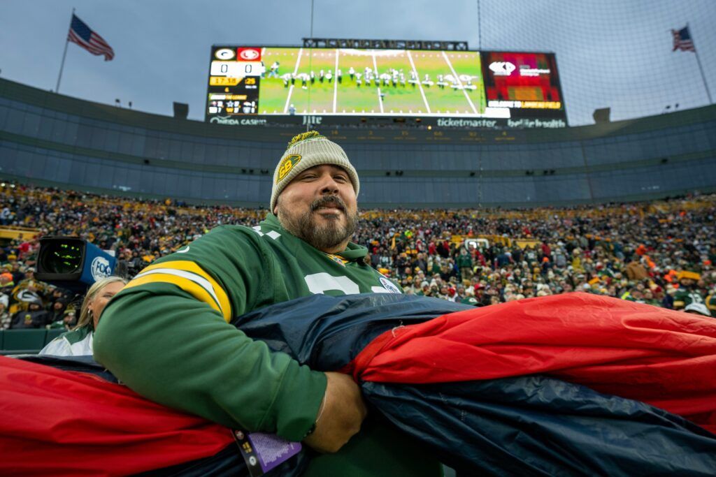 Who Is Singing the National Anthem at the Packers vs. Dolphins