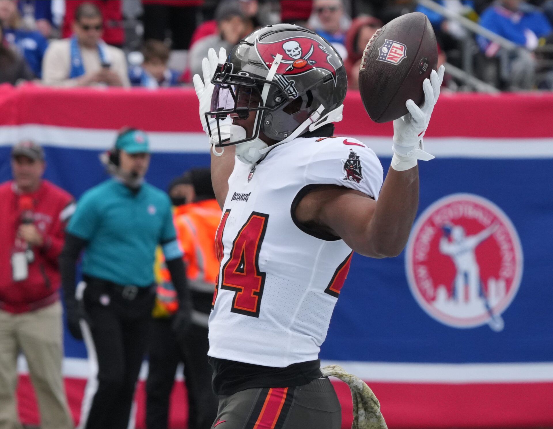 East Rutherford, NJ -- November 24, 2024 -- Sean Tucker of Tampa Bay scores a TD in the first half as the Tampa Bay Buccaneers came to MetLife Stadium to play the New York Giants.