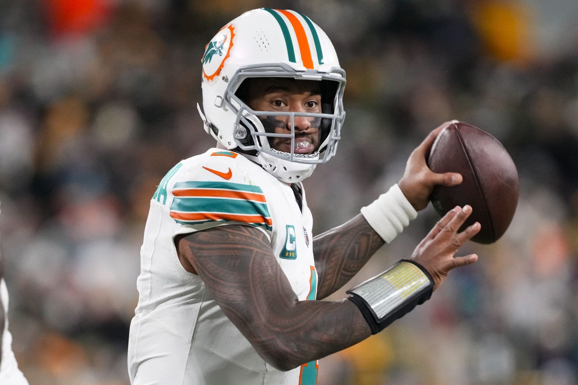 Miami Dolphins quarterback Tua Tagovailoa (1) throws a pass during the fourth quarter against the Green Bay Packers at Lambeau Field.