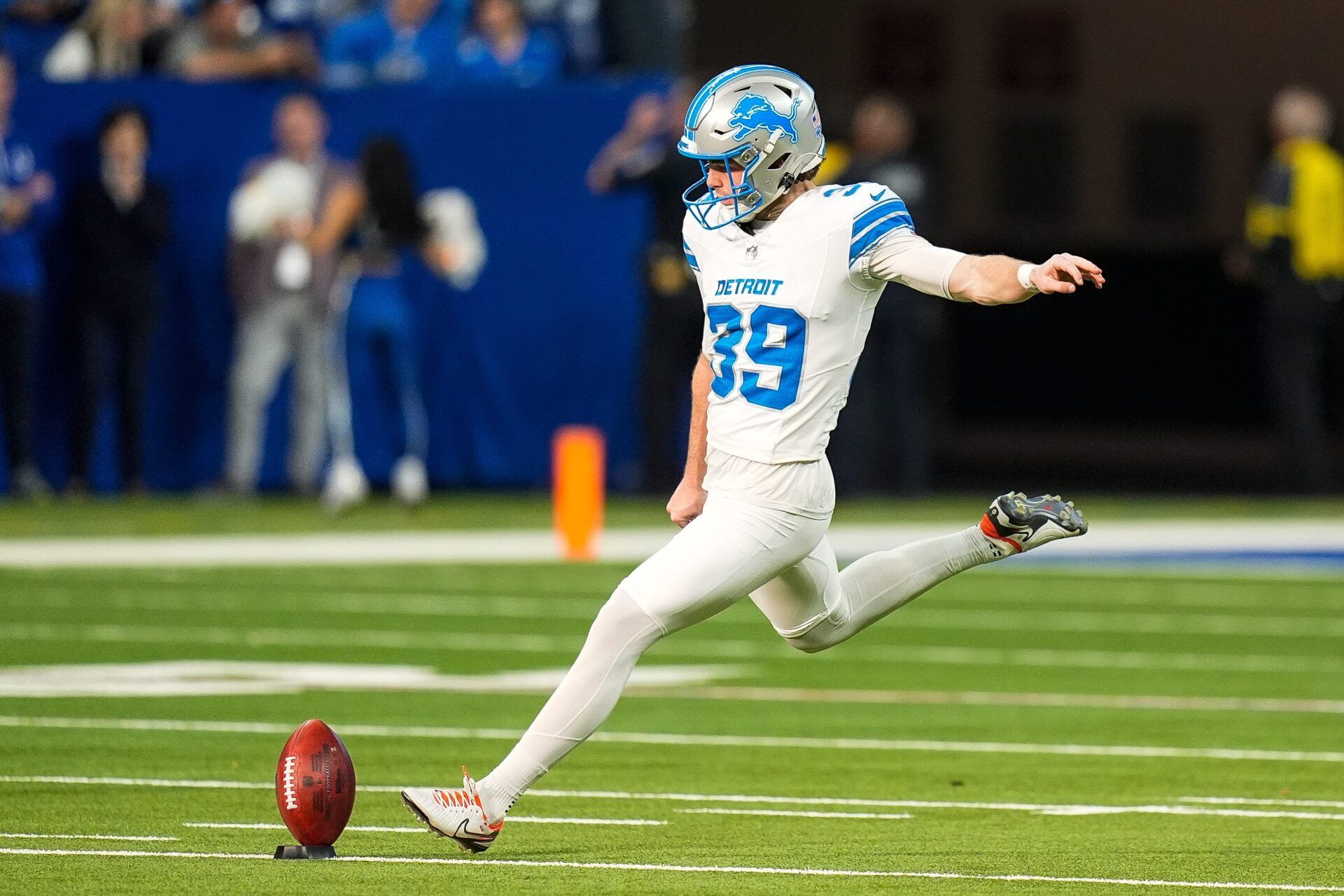 Detroit Lions place kicker Jake Bates (39) kicks off against Indianapolis Colts during the second half at Lucas Oil Stadium in Indianapolis, Ind. on Sunday, Nov. 24, 2024.