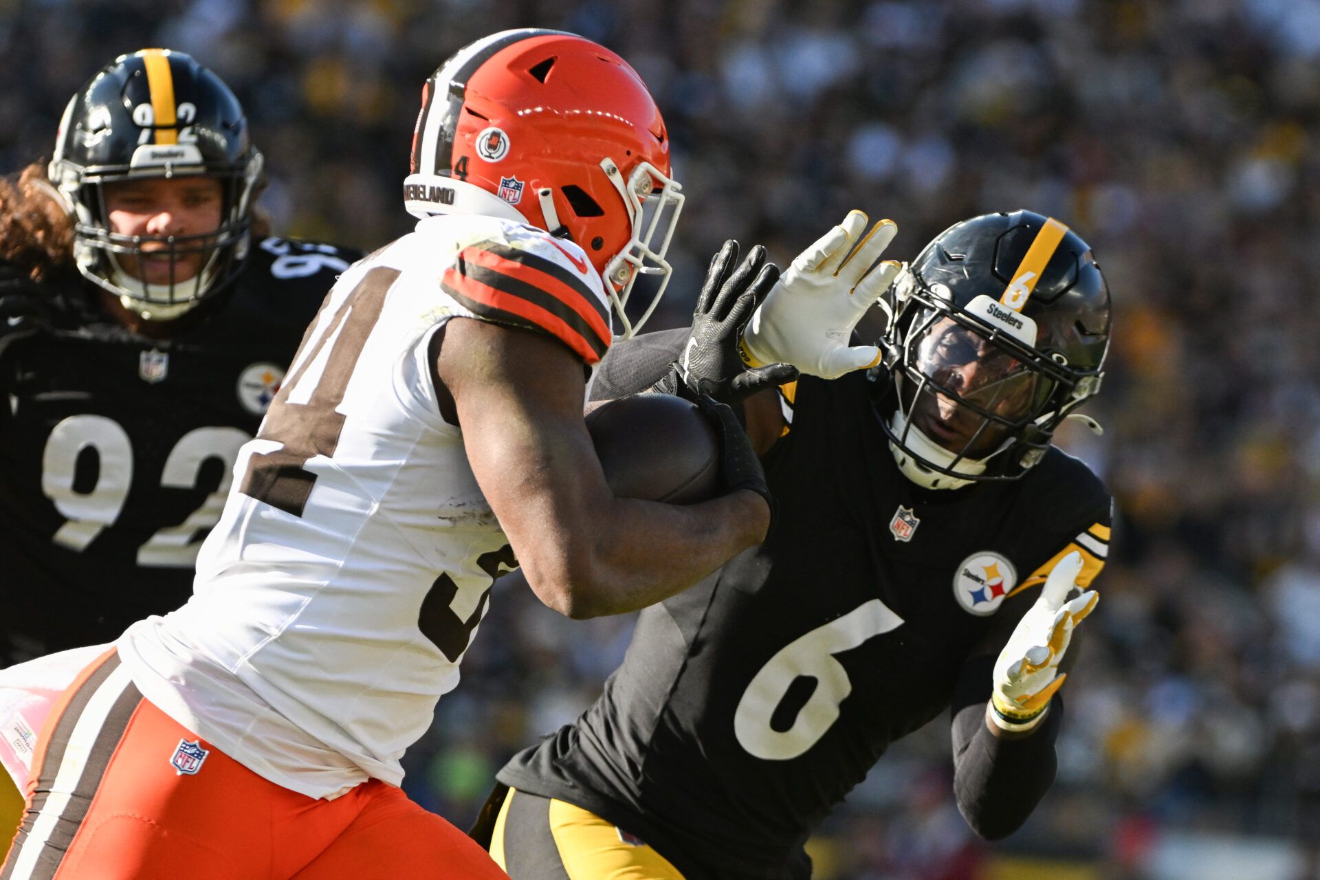 Dec 8, 2024; Pittsburgh, Pennsylvania, USA; Pittsburgh Steelers linebacker Patrick Queen (6) looks to tackle Cleveland Browns running back Jerome Ford (34) during the second quarter at Acrisure Stadium. Mandatory Credit: Barry Reeger-Imagn Images