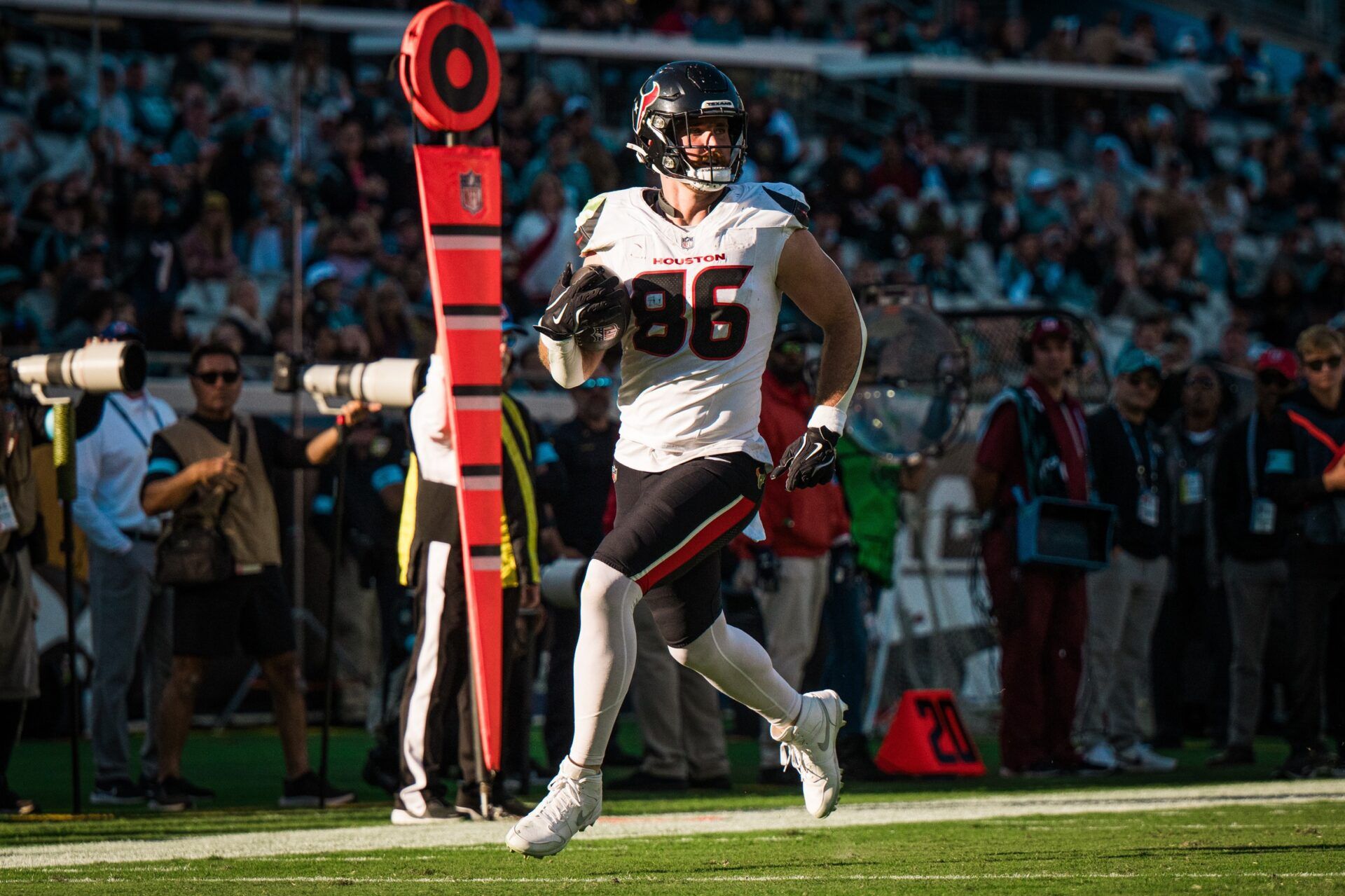 Dalton Schultz suffered an upper-body injury at the end of the first half on Sunday. Here's the latest on the Houston Texans TE1.