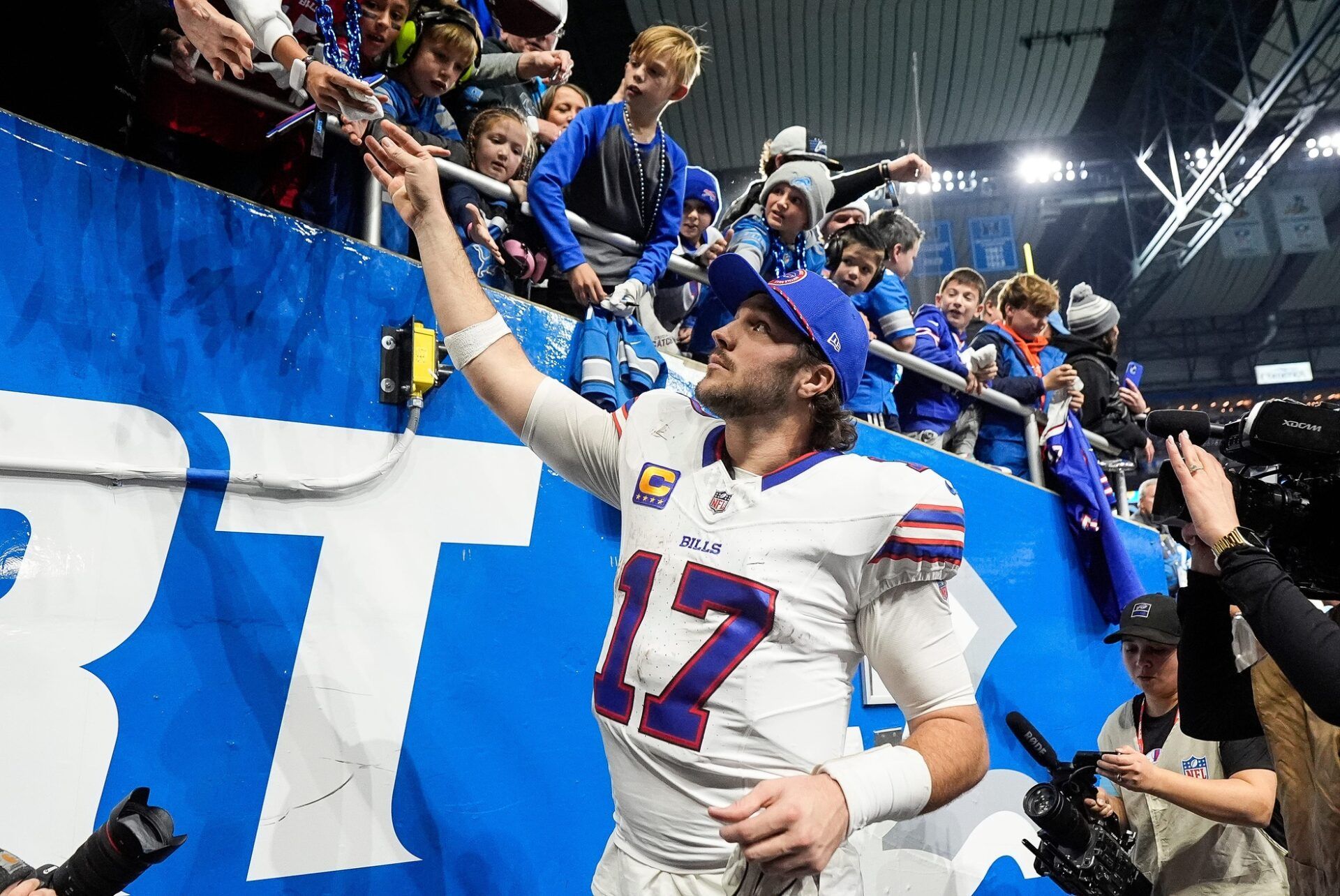 Best Football Player on the Planet' – NFL Fans Hail Josh Allen As 'MVP'  After 430-Yard, 4-TD Performance vs. Lions