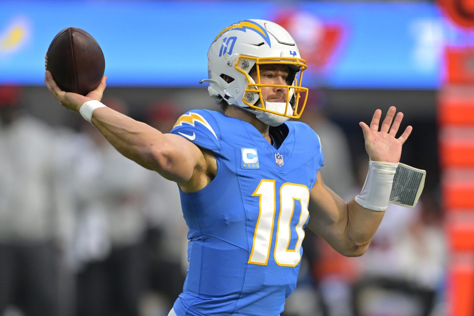 Los Angeles Chargers quarterback Justin Herbert (10) sets to pass in the first half against the Tampa Bay Buccaneers at SoFi Stadium.