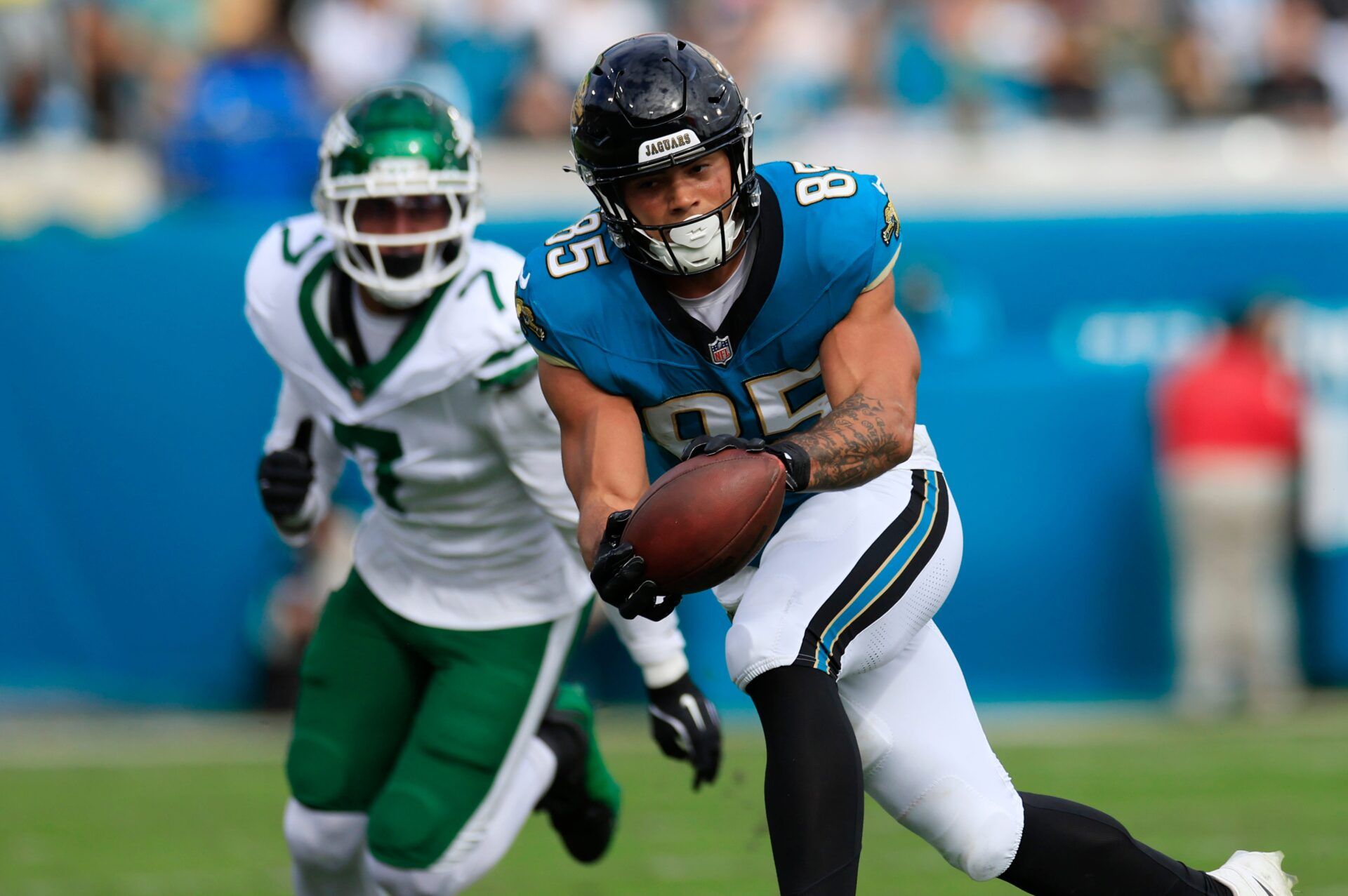 Jacksonville Jaguars tight end Brenton Strange (85) hauls in a reception against New York Jets defensive end Haason Reddick (7) during the first quarter Sunday, Dec. 15, 2024 at EverBank Stadium in Jacksonville, Fla. [Corey Perrine/Florida Times-Union]