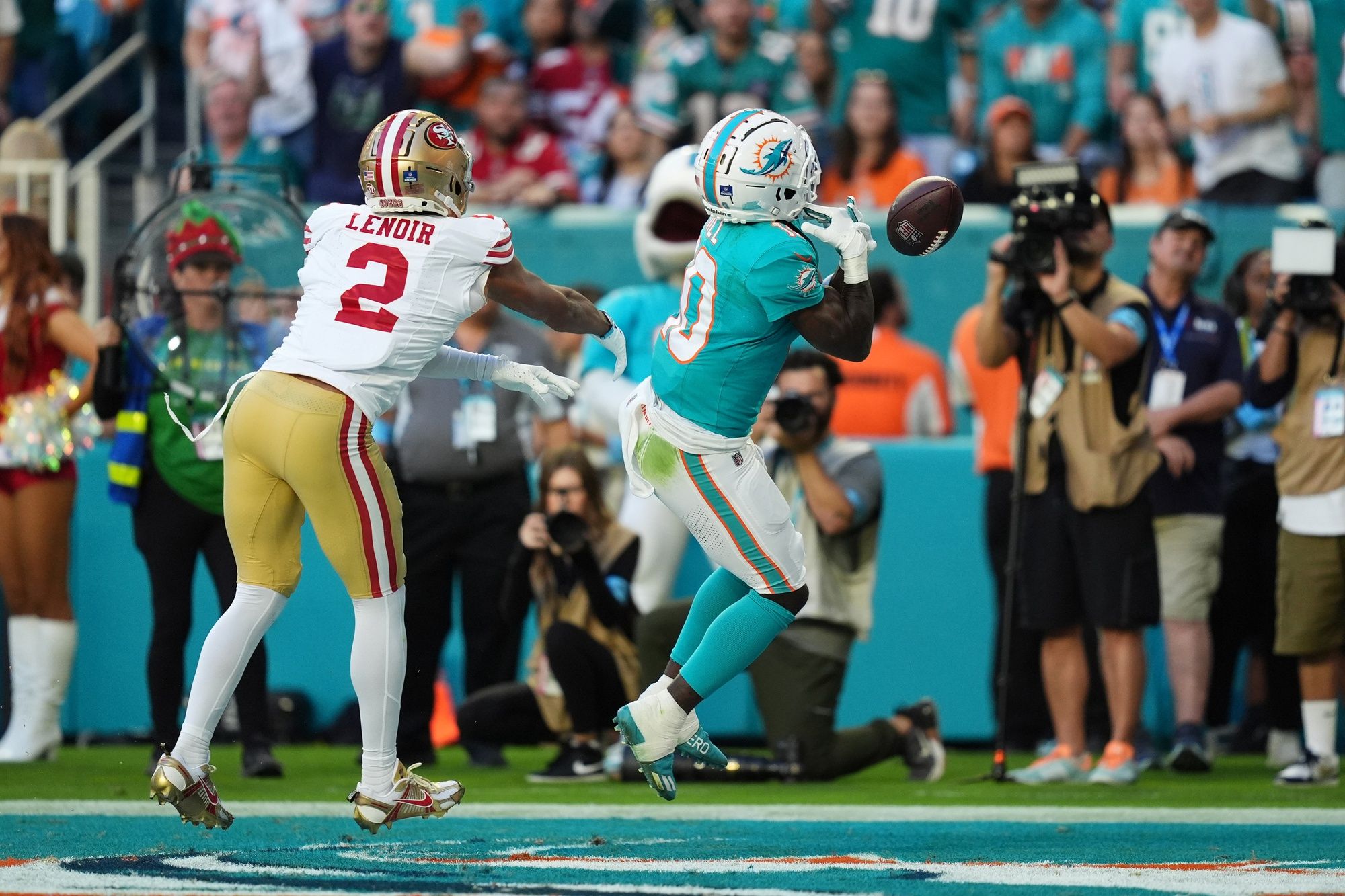 Miami Dolphins wideout Tyreek Hill faced backlash from fans for his poor performance in Week 16 against the San Francisco 49ers.