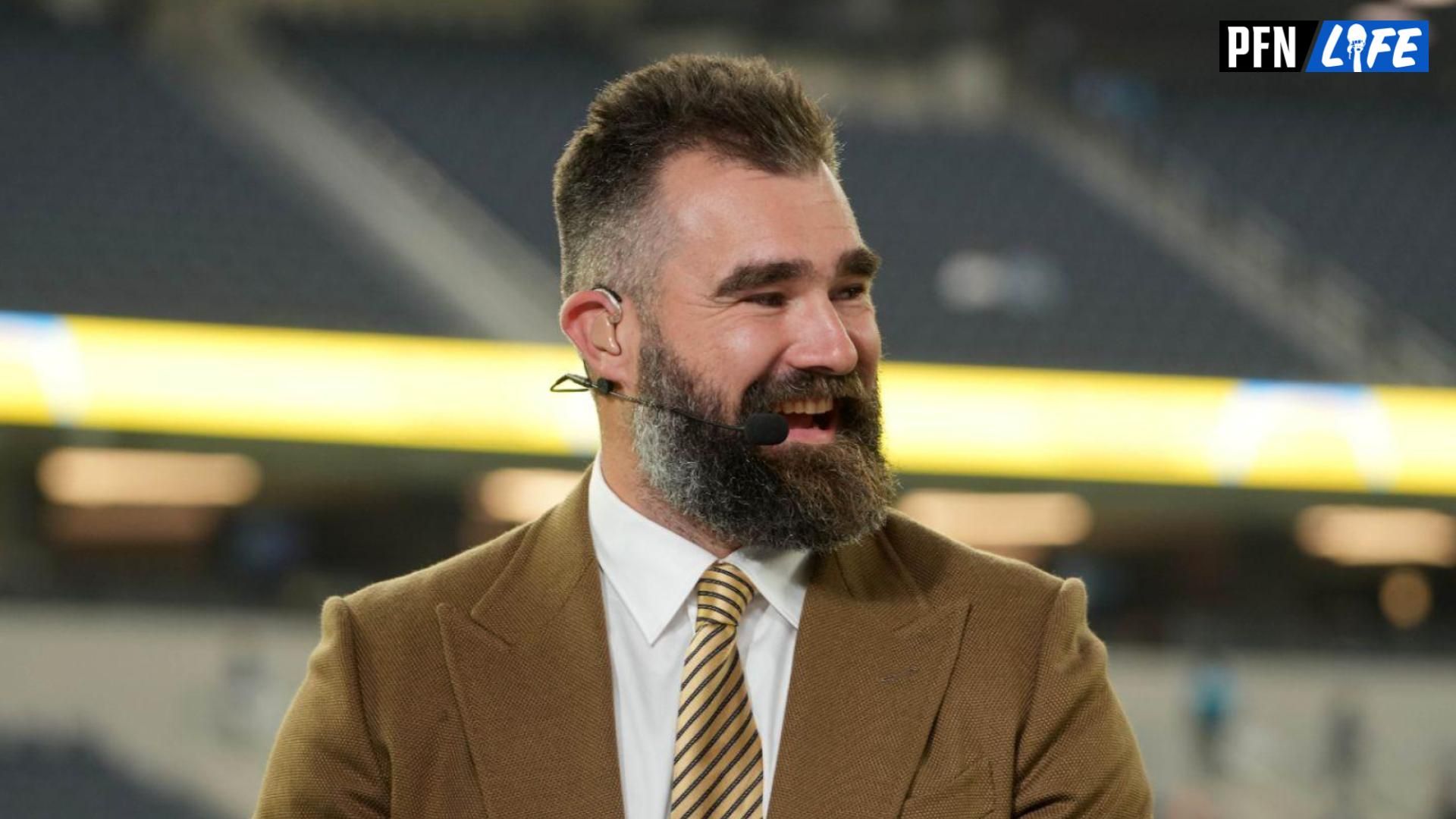 Jason Kelce’s viral pregame moment at Lambeau Field is pure feel-good magic. You won’t believe the fun surprise he had for fans!