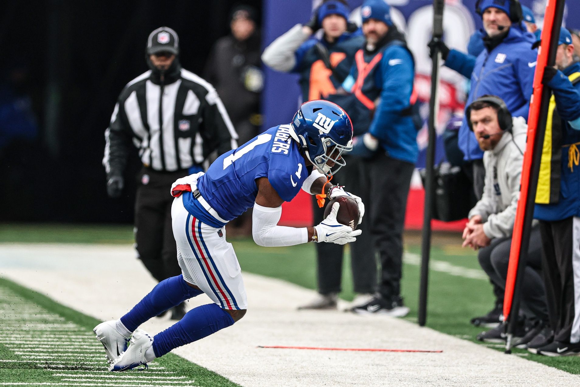 New York Giants wide receiver Malik Nabers (1) makes a catch during the first half against the Baltimore Ravens at MetLife Stadium.