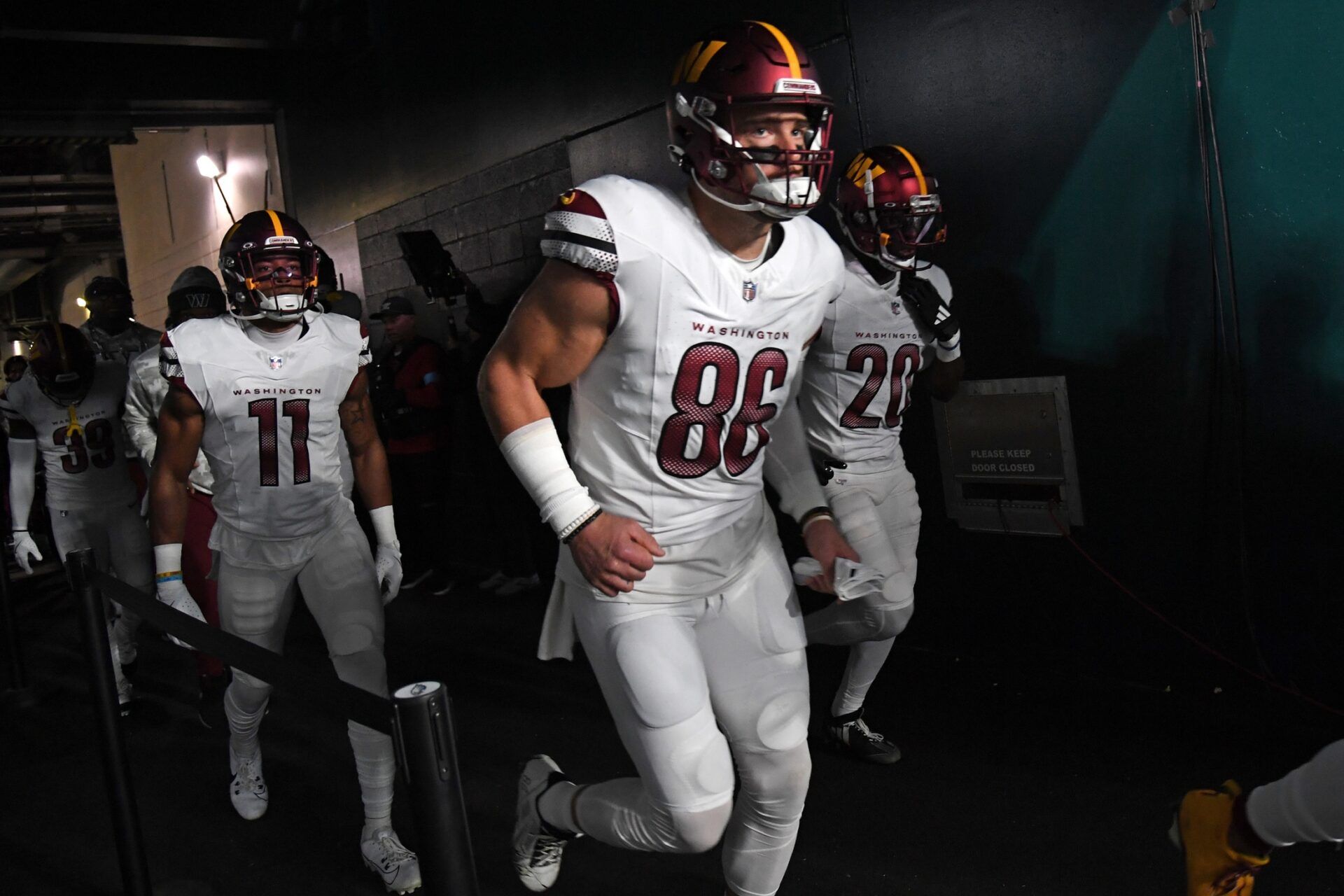 Washington Commanders tight end Zach Ertz (86) against the Philadelphia Eagles at Lincoln Financial Field.