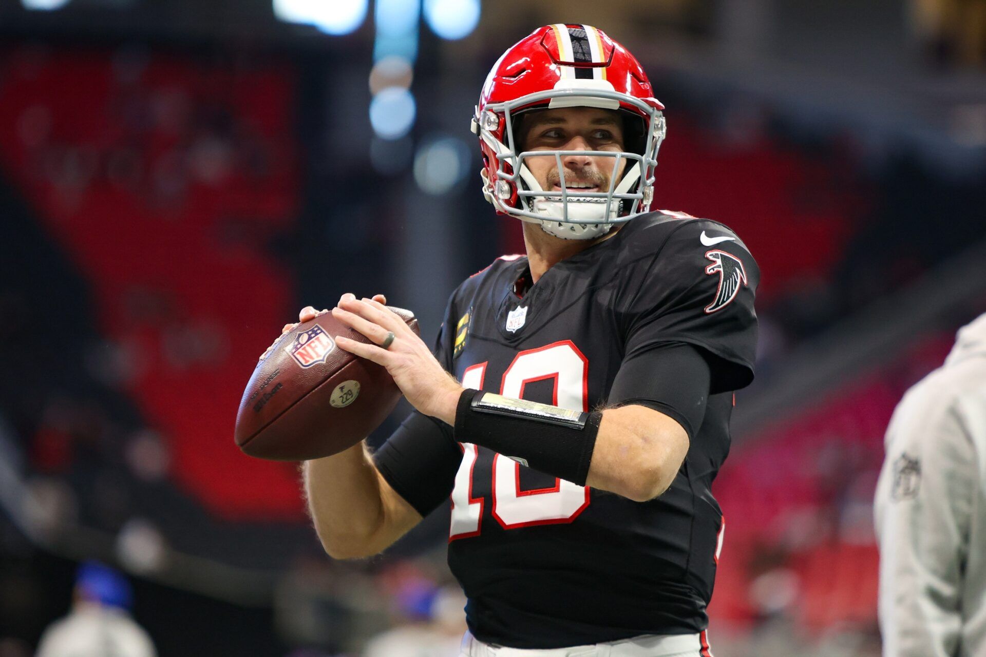 Atlanta Falcons quarterback Kirk Cousins (18) prepares for a game against the New York Giants at Mercedes-Benz Stadium.