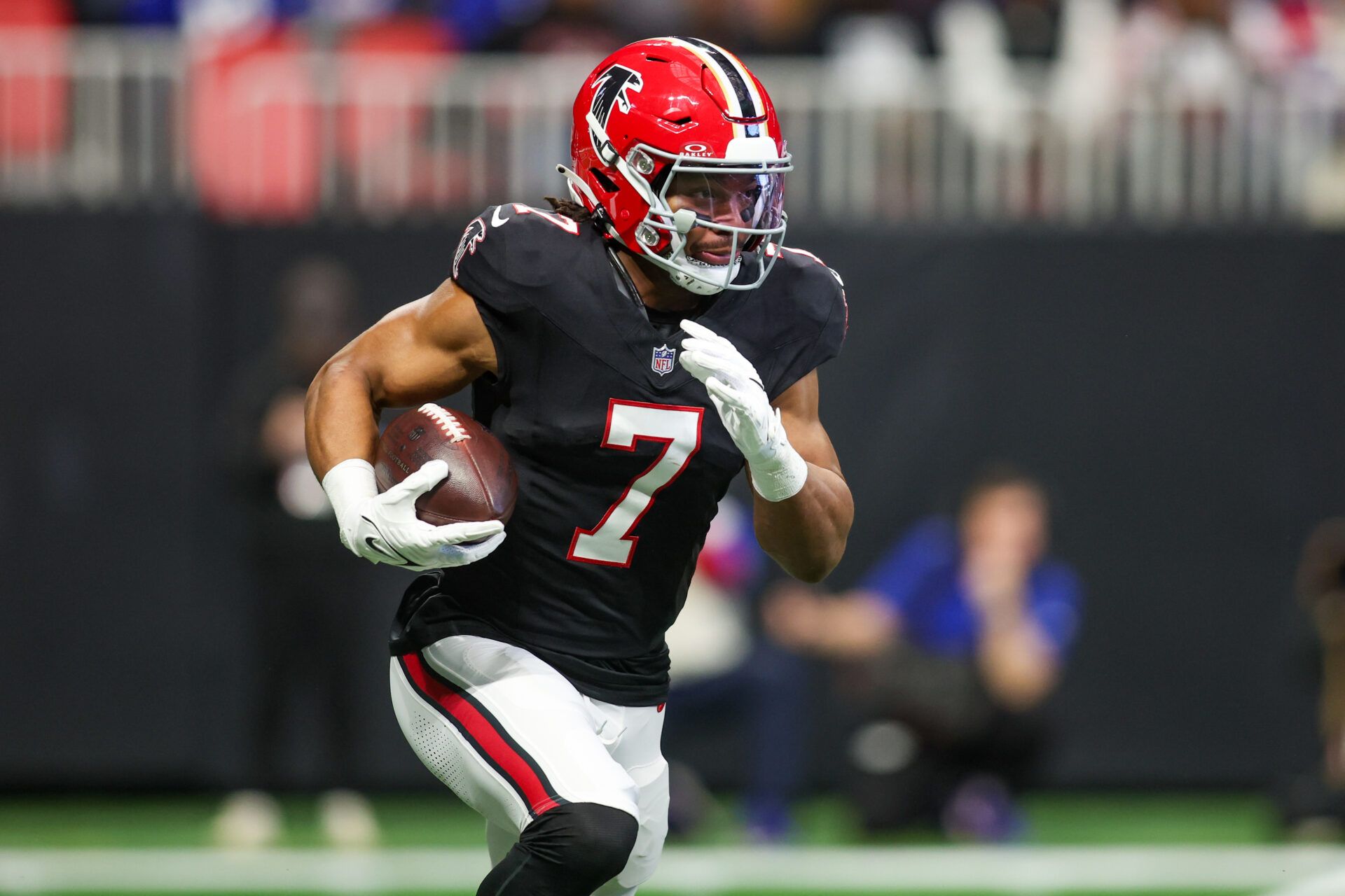 Dec 22, 2024; Atlanta, Georgia, USA; Atlanta Falcons running back Bijan Robinson (7) runs the ball against the New York Giants in the first quarter at Mercedes-Benz Stadium. Mandatory Credit: Brett Davis-Imagn Images