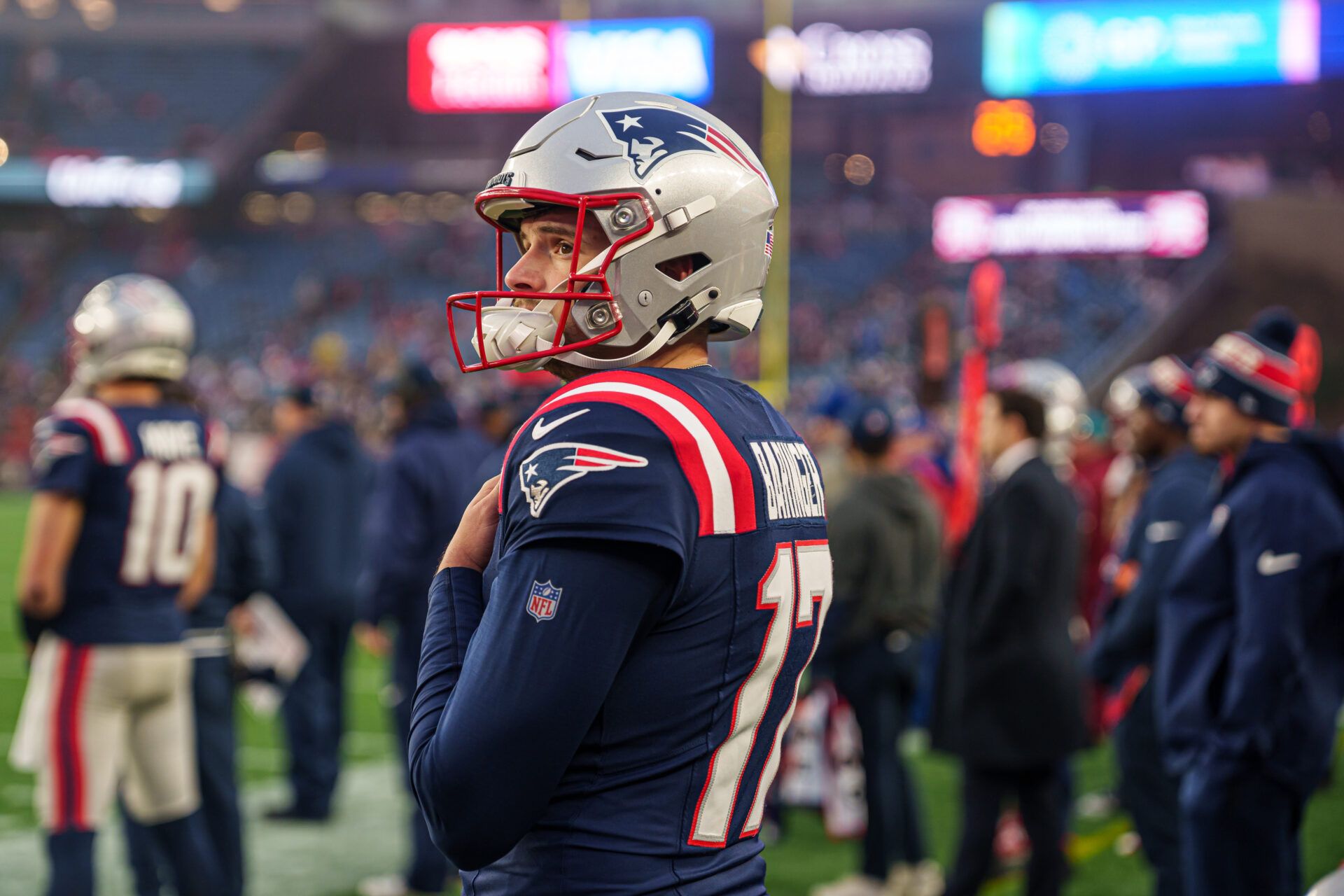 What are the 2025 NFL Draft No. 1 overall pick scenarios for the New England Patriots entering Sunday of Week 17 after their loss on Saturday?