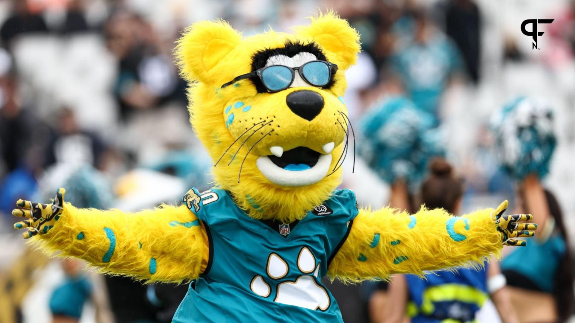 Jacksonville Jaguars fans light up social media with humor as Jaxson de Ville loses to a Titans player on the jumbotron before their Week 17 game!