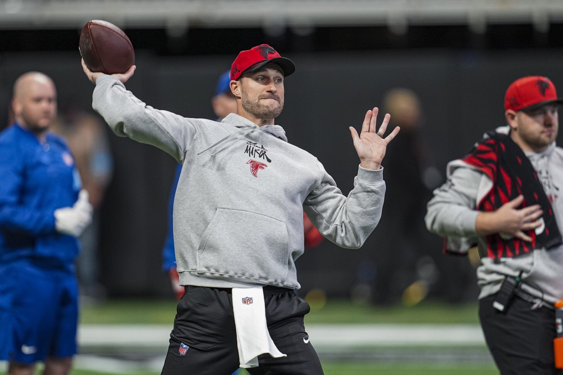 Atlanta Falcons quarterback Kirk Cousins (18) warms up on the field prior to the game against the New York Giants at Mercedes-Benz Stadium.