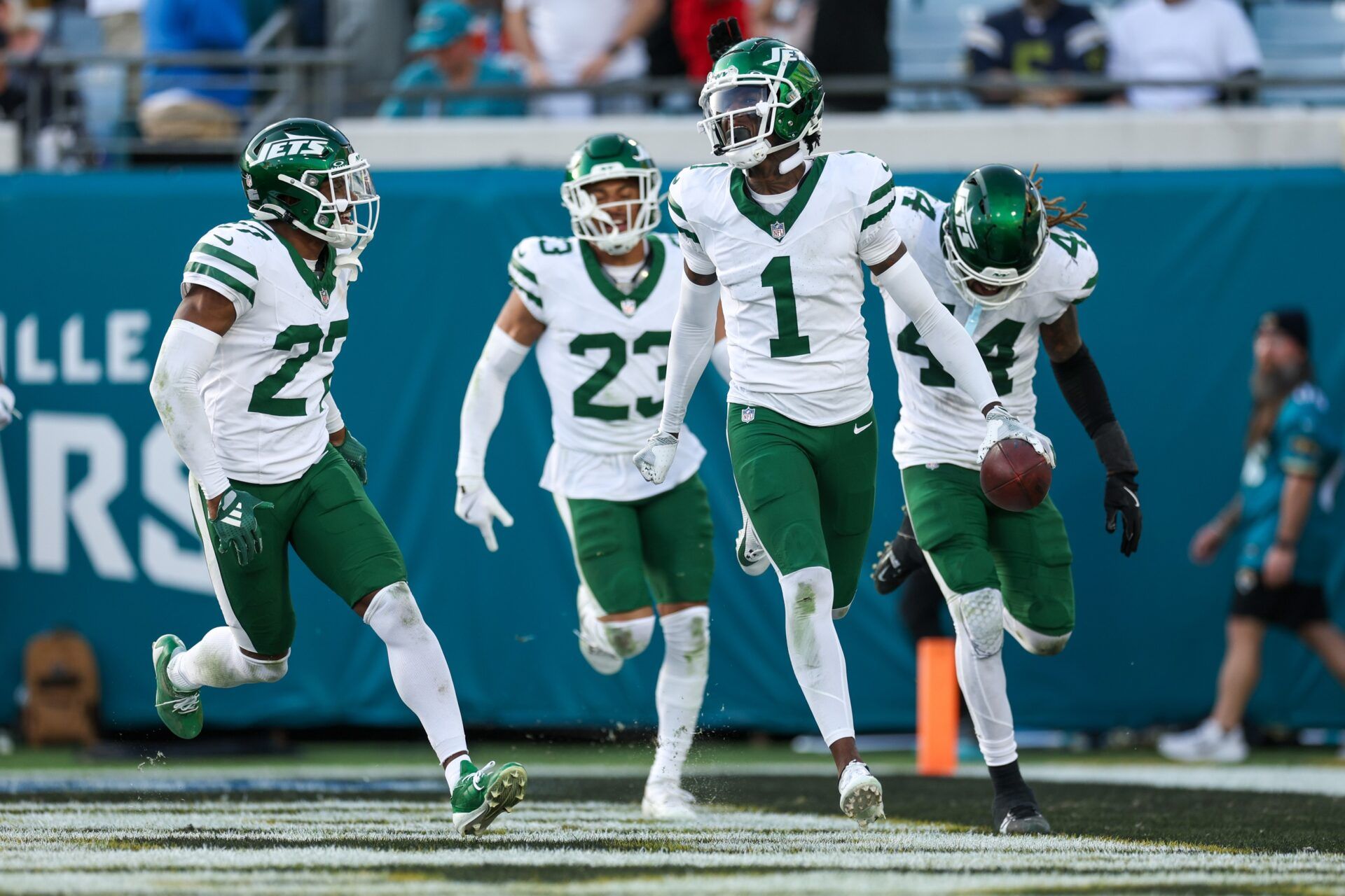 New York Jets cornerback Sauce Gardner (1) celebrates after an interception against the Jacksonville Jaguars in the fourth quarter at EverBank Stadium.