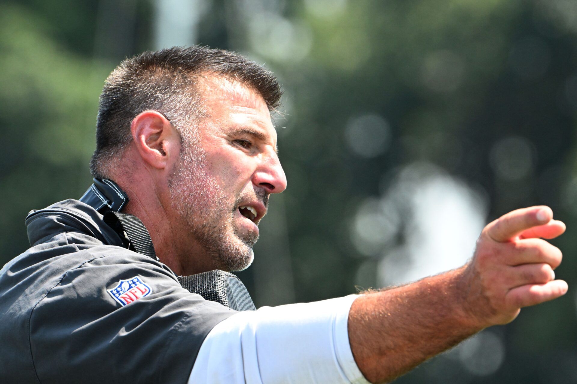 NFL Insider Puts Dark-Horse Job on the Table To Keep Mike Vrabel Away From Aaron Rodgers’ Jets