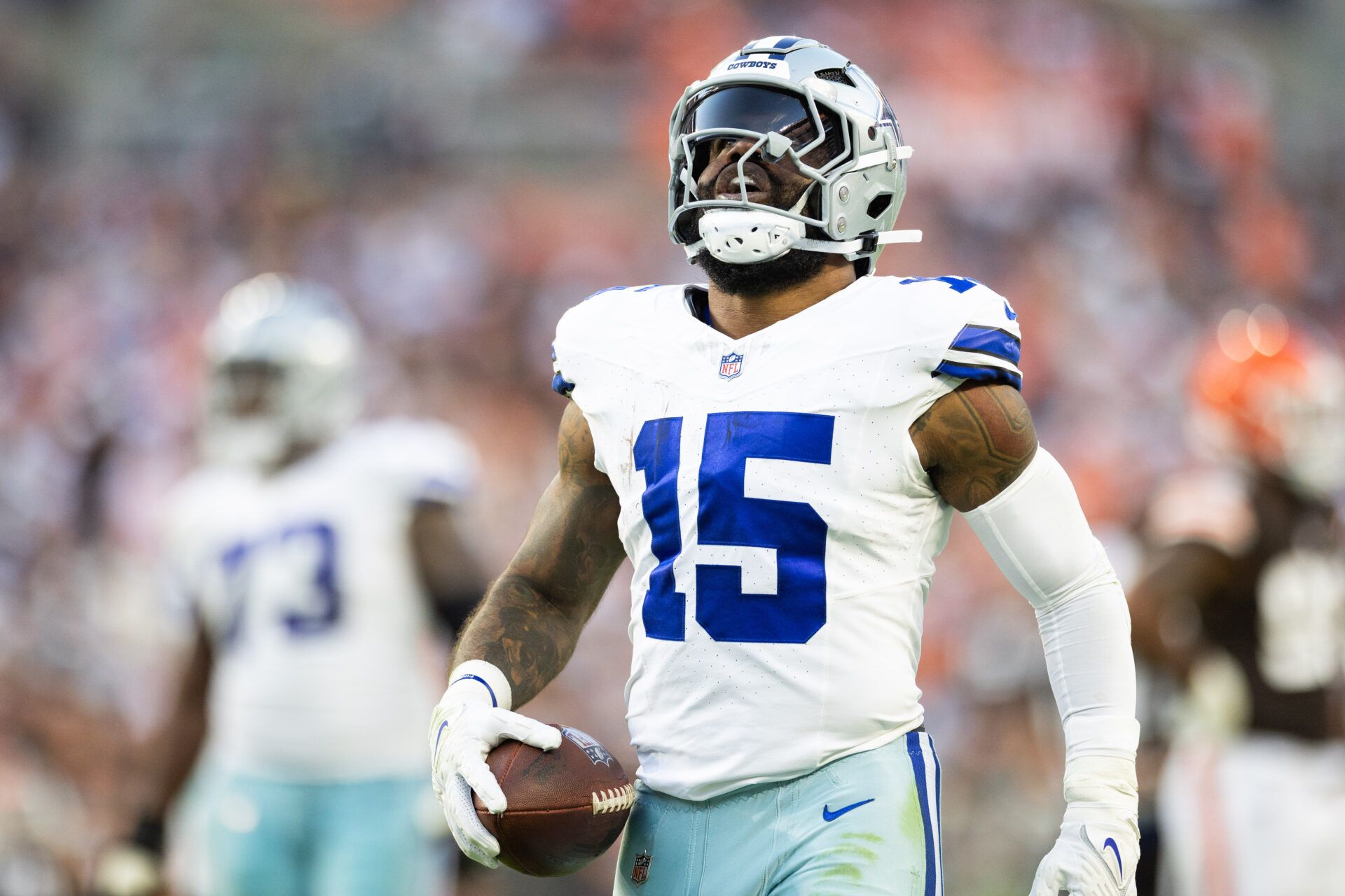 Former Dallas Cowboys running back Ezekiel Elliott signed with the Los Angeles Chargers on Monday night as they gear up for the playoffs.