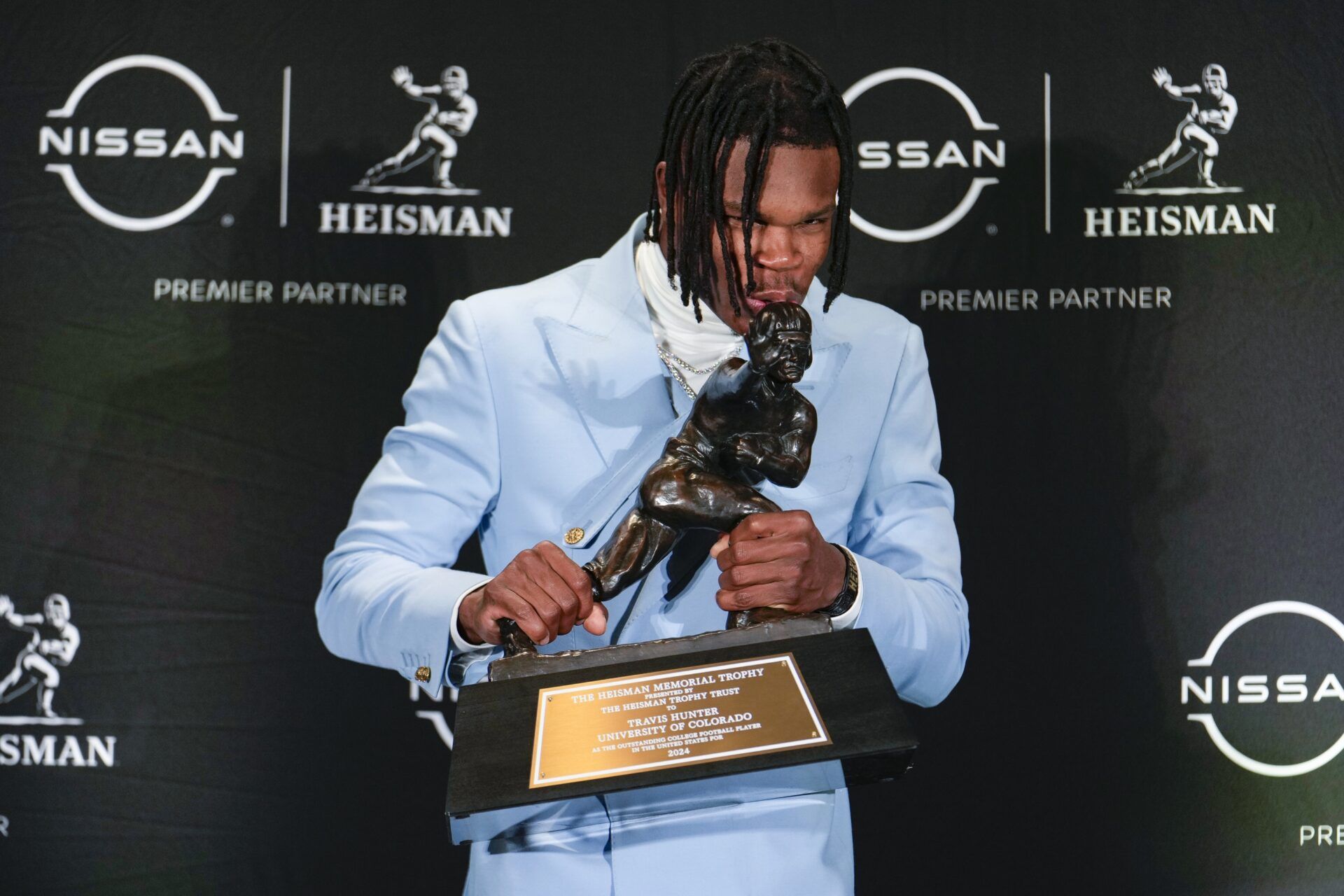 Colorado Buffaloes wide receiver/cornerback Travis Hunter poses for a photo after winning the Heisman Trophy award during the 2024 Heisman Trophy Presentation.