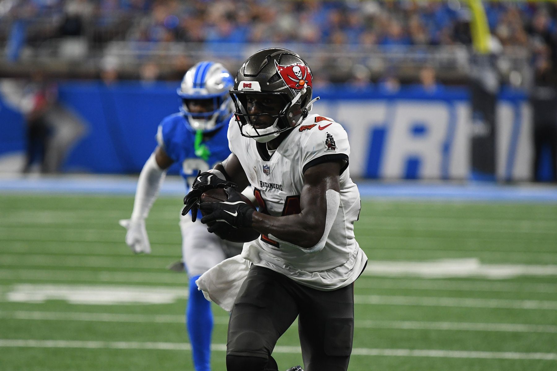 Tampa Bay Buccaneers wide receiver Chris Godwin (14) scores a touchdown against the Detroit Lions in the second quarter at Ford Field.