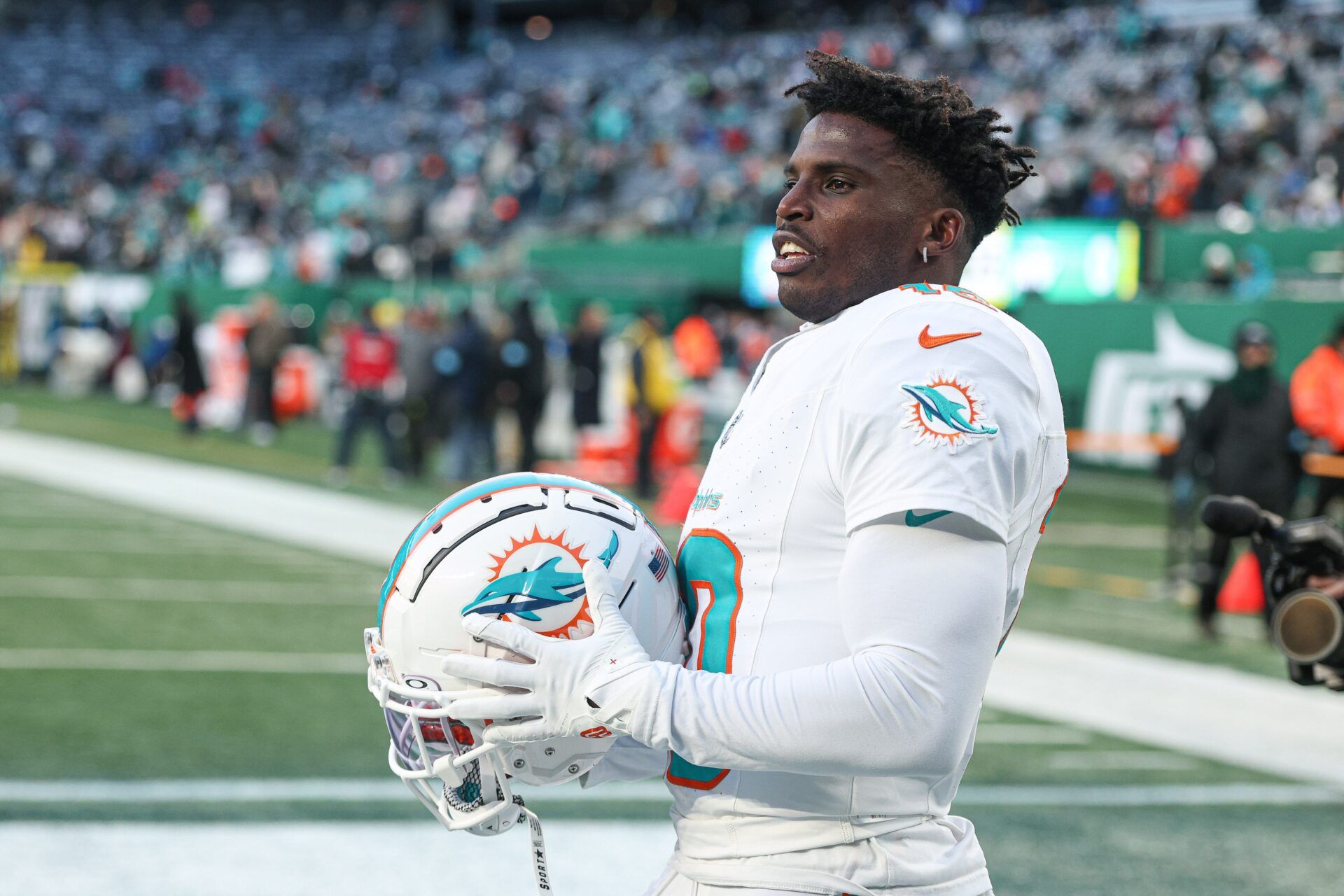 Miami Dolphins wide receiver Tyreek Hill (10) on the field before the game against the New York Jets at MetLife Stadium.