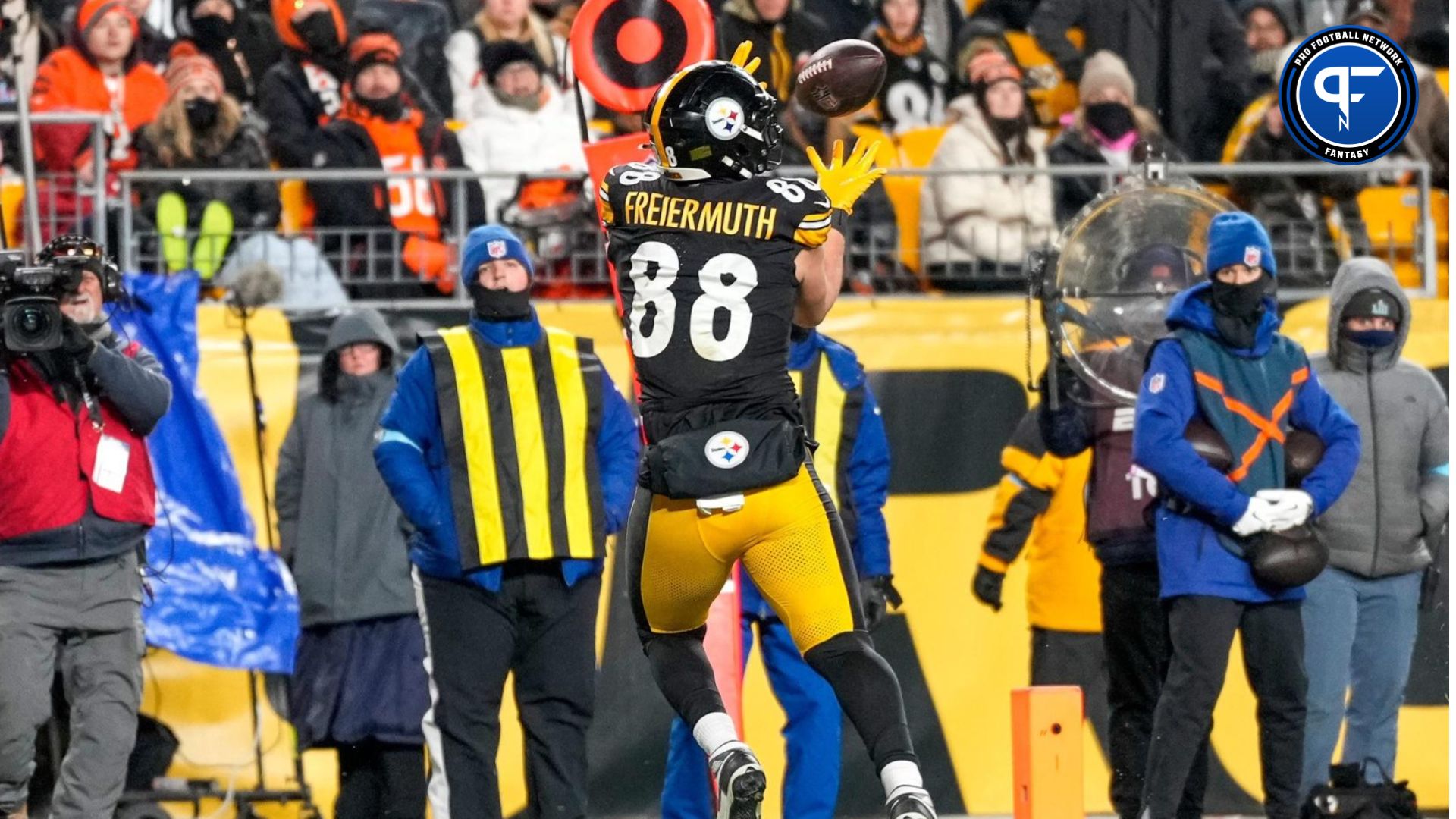 Pittsburgh Steelers tight end Pat Freiermuth (88) catches a pass for a touchdown in the fourth quarter of the NFL Week 18 game between the Pittsburgh Steelers and the Cincinnati Bengals at Acrisure Stadium in Pittsburgh on Saturday, Jan. 4, 2025. The Bengals won 19-17 to finish the regular season at 9-8.