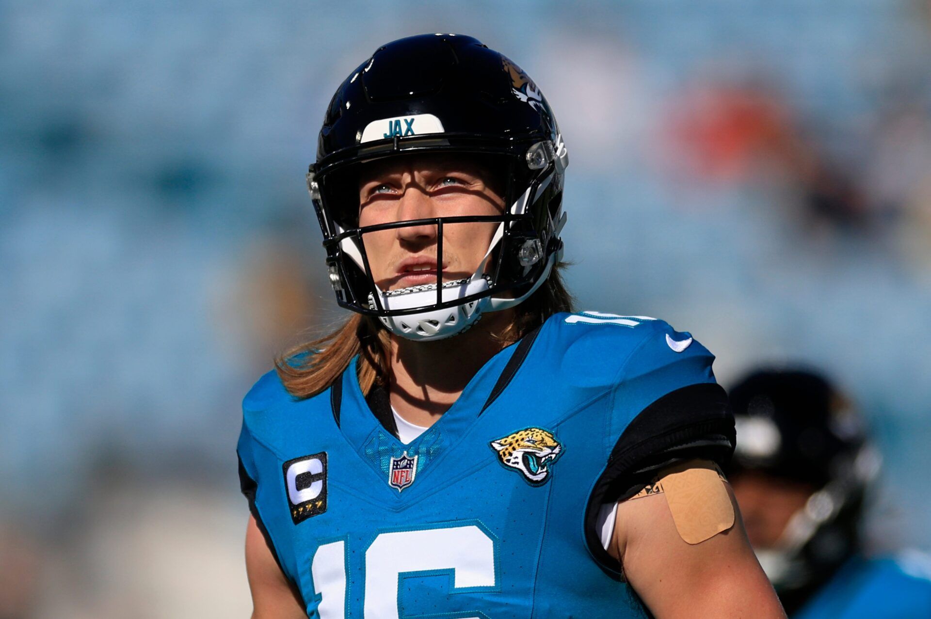 Jacksonville Jaguars quarterback Trevor Lawrence (16) warms up before an NFL football matchup Sunday, Dec. 1, 2024 at EverBank Stadium in Jacksonville, Fla.