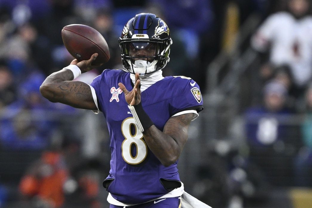 Baltimore Ravens quarterback Lamar Jackson (8) throws during the first half against the Pittsburgh Steelers at M&T Bank Stadium.