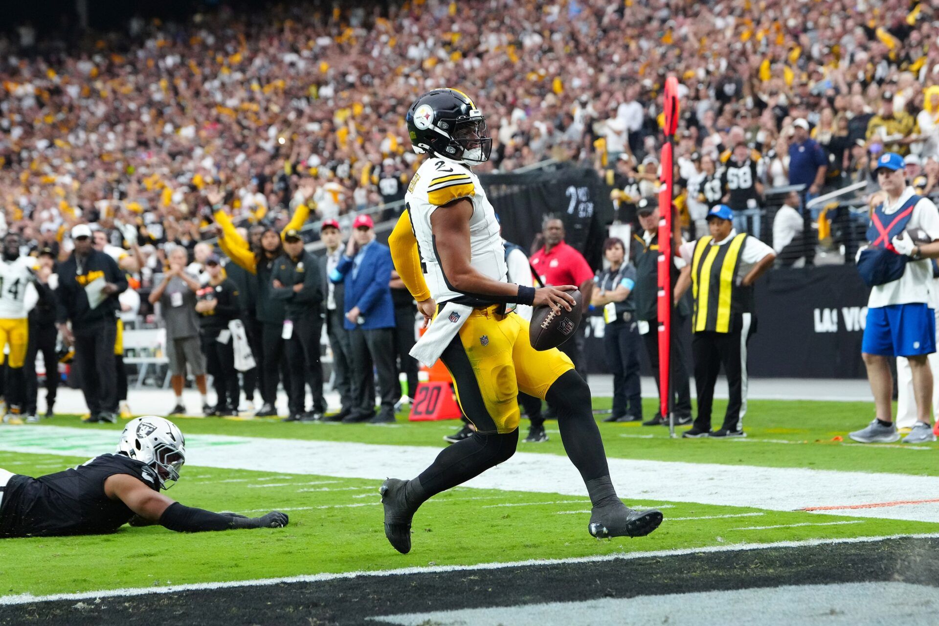 Pittsburgh Steelers quarterback Justin Fields (2) scores a rushing touchdown against the Las Vegas Raiders during the second quarter at Allegiant Stadium.