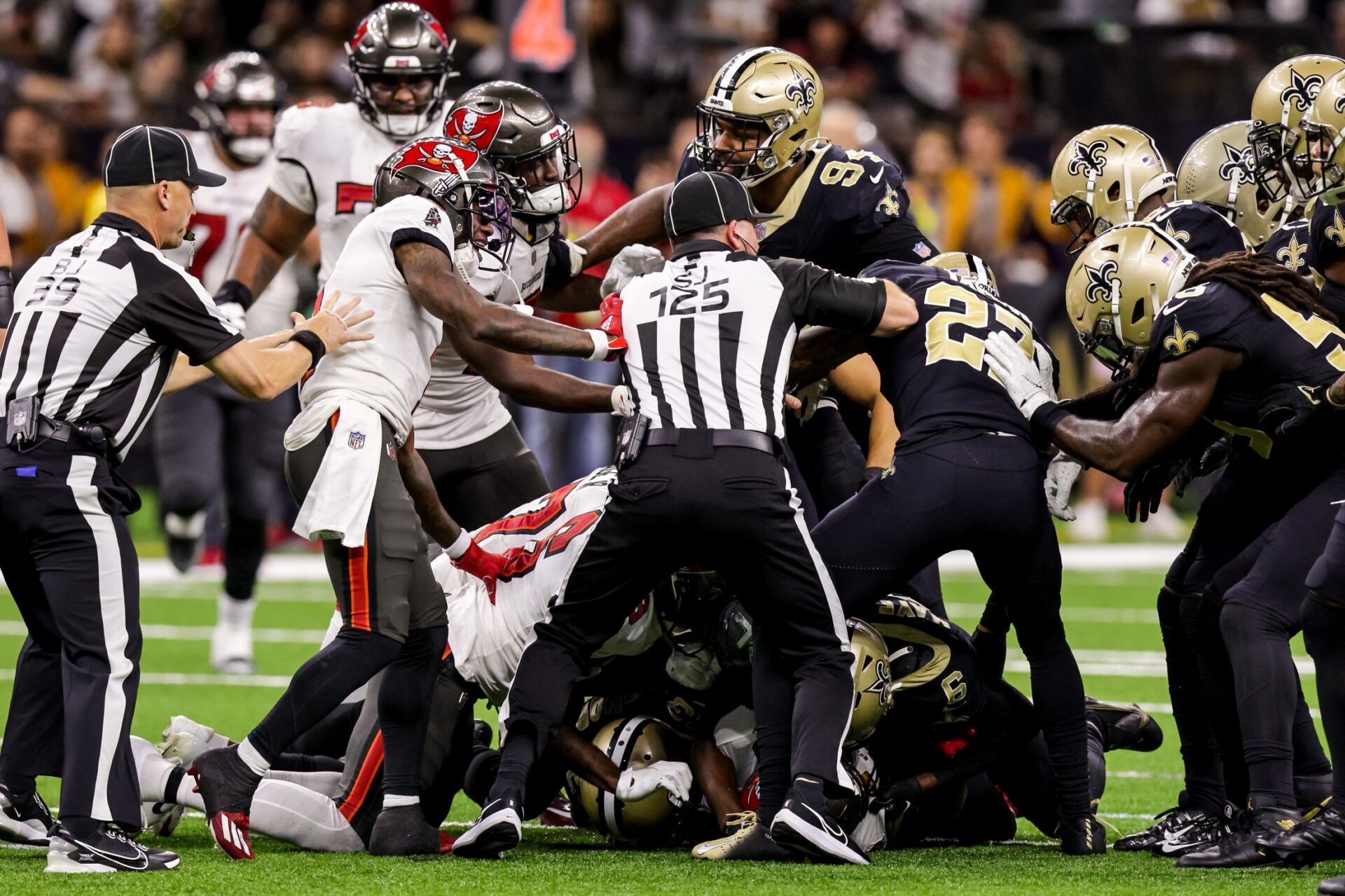 Inside Mike Evans-Marshon Lattimore Beef: Examining Why Bucs WR, Commanders CB Have Bad Blood