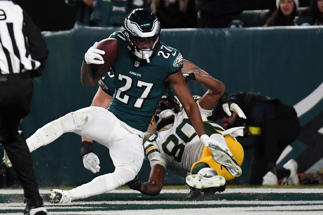 Philadelphia Eagles cornerback Quinyon Mitchell (27) intercepts a pass against Green Bay Packers wide receiver Bo Melton (80) during the second half in an NFC wild card game at Lincoln Financial Field.