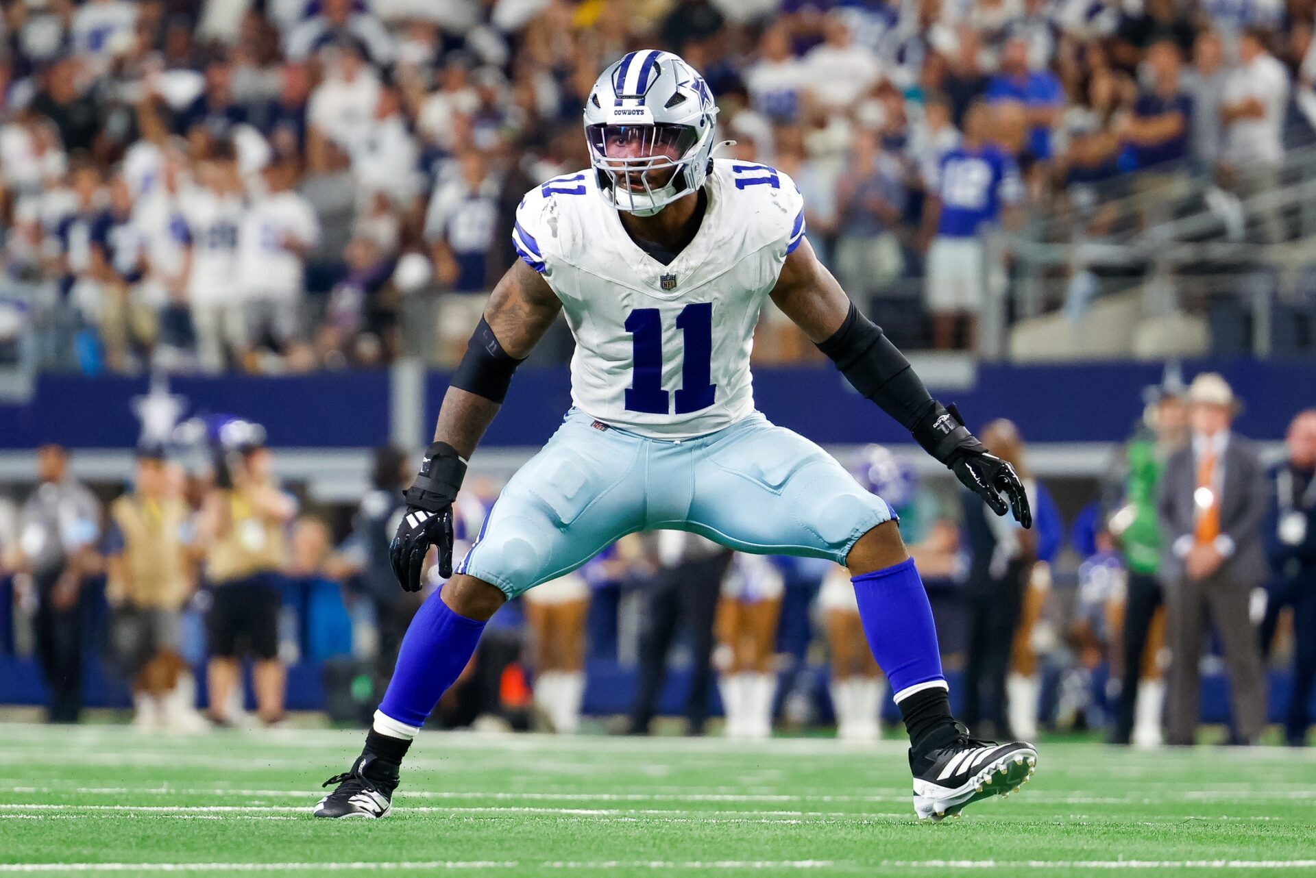 Dallas Cowboys linebacker Micah Parsons (11) drops back in coverage during the fourth quarter against the Baltimore Ravens at AT&T Stadium.