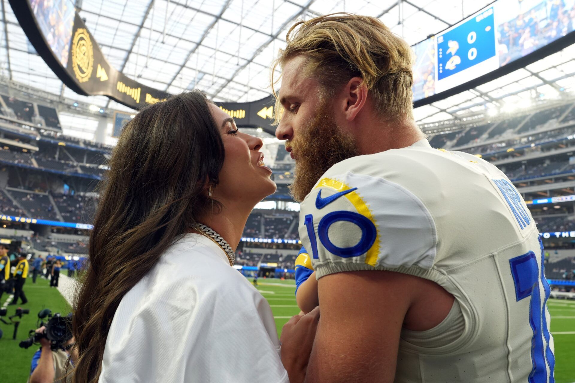 Los Angeles Rams wide receiver Cooper Kupp (10) kisses wife Anna Kupp during the game against the Minnesota Vikings at SoFi Stadium.