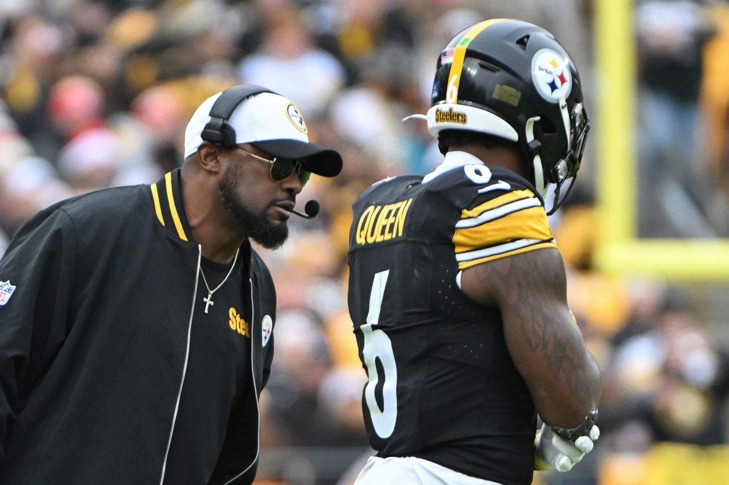 Pittsburgh Steelers head coach Mike Tomlin talks with Pittsburgh Steelers linebacker Patrick Queen (6) against the Kansas City Chiefs during the second half at Acrisure Stadium.