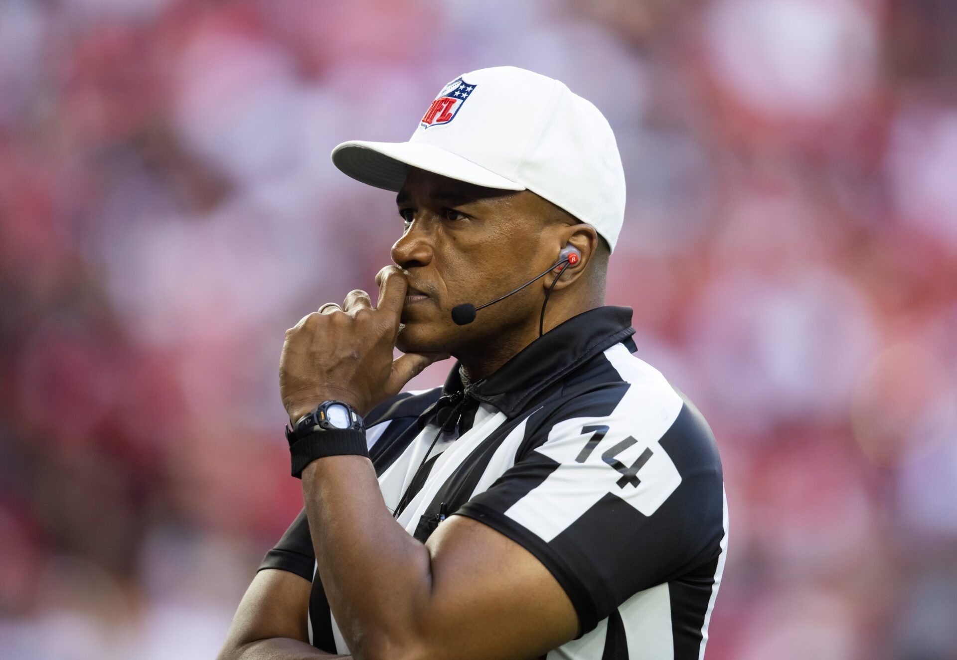 NFL referee Shawn Smith during the Arizona Cardinals game against the San Francisco 49ers at State Farm Stadium.