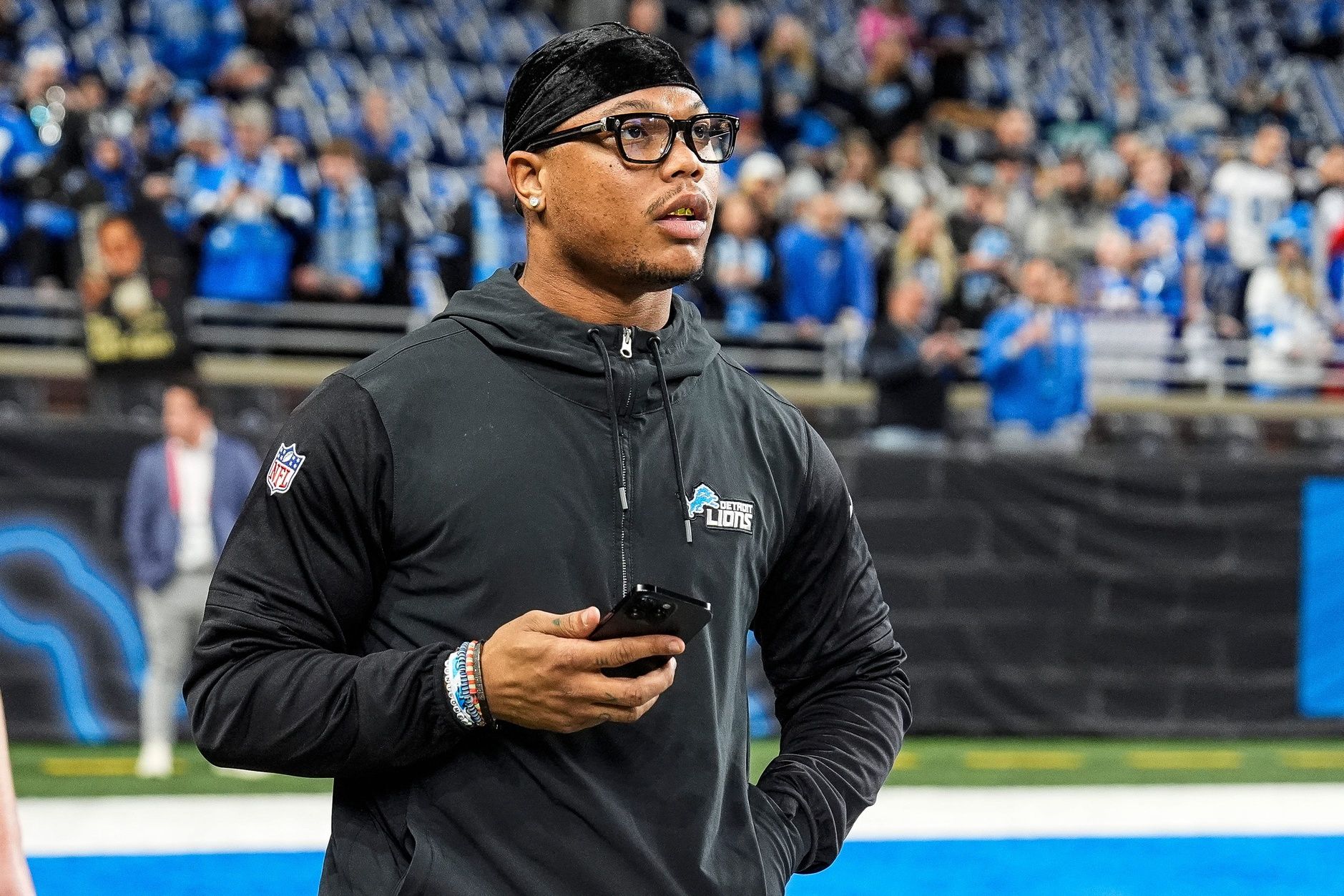 Detroit Lions running back David Montgomery (5) watches warm up before the game between Detroit Lions and Minnesota Vikings at Ford Field in Detroit on Sunday, Jan. 5, 2025.